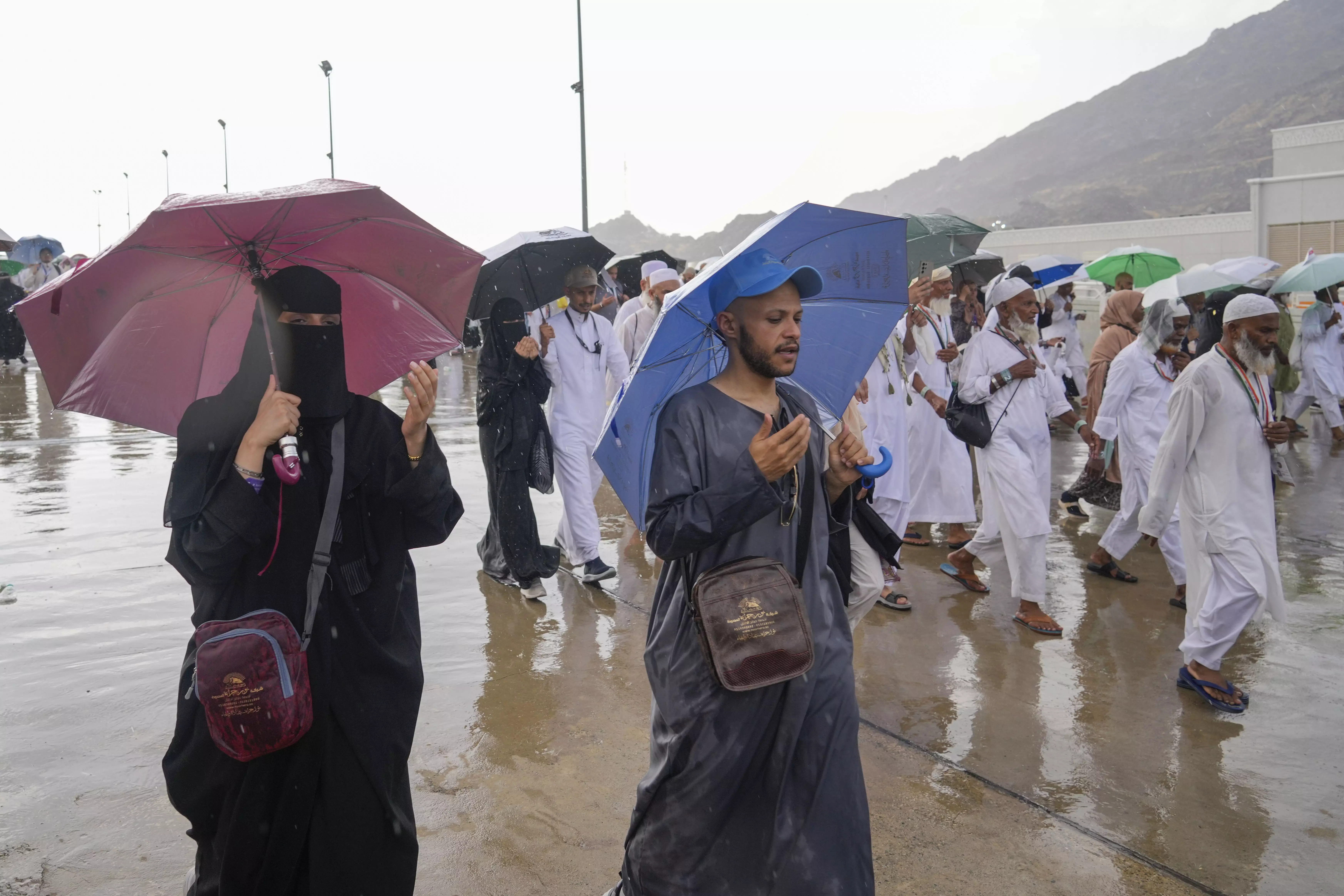 Diplomats say at least 550 pilgrims died during hajj, most from heat