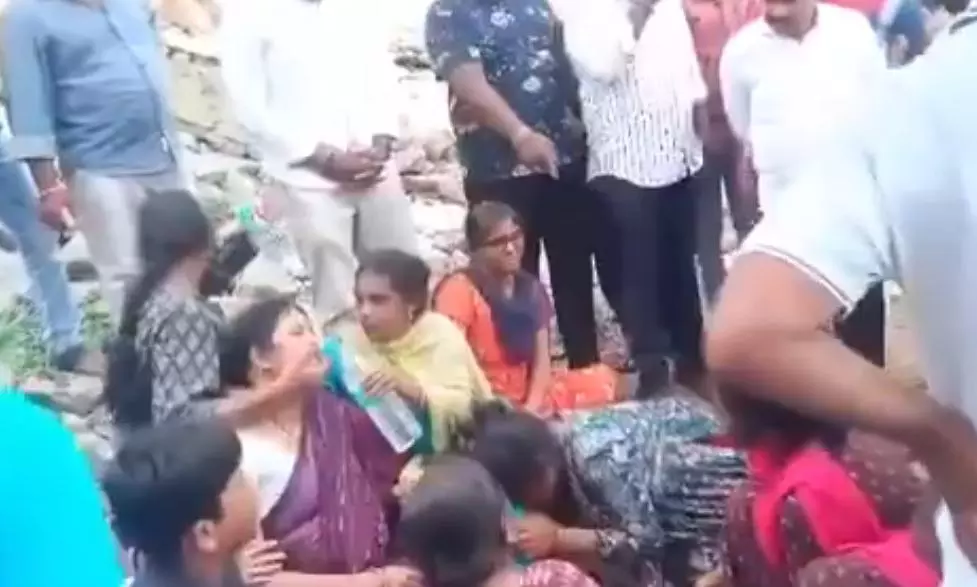 Tragedy strikes family as father drowns trying to save daughter in Karimnagar