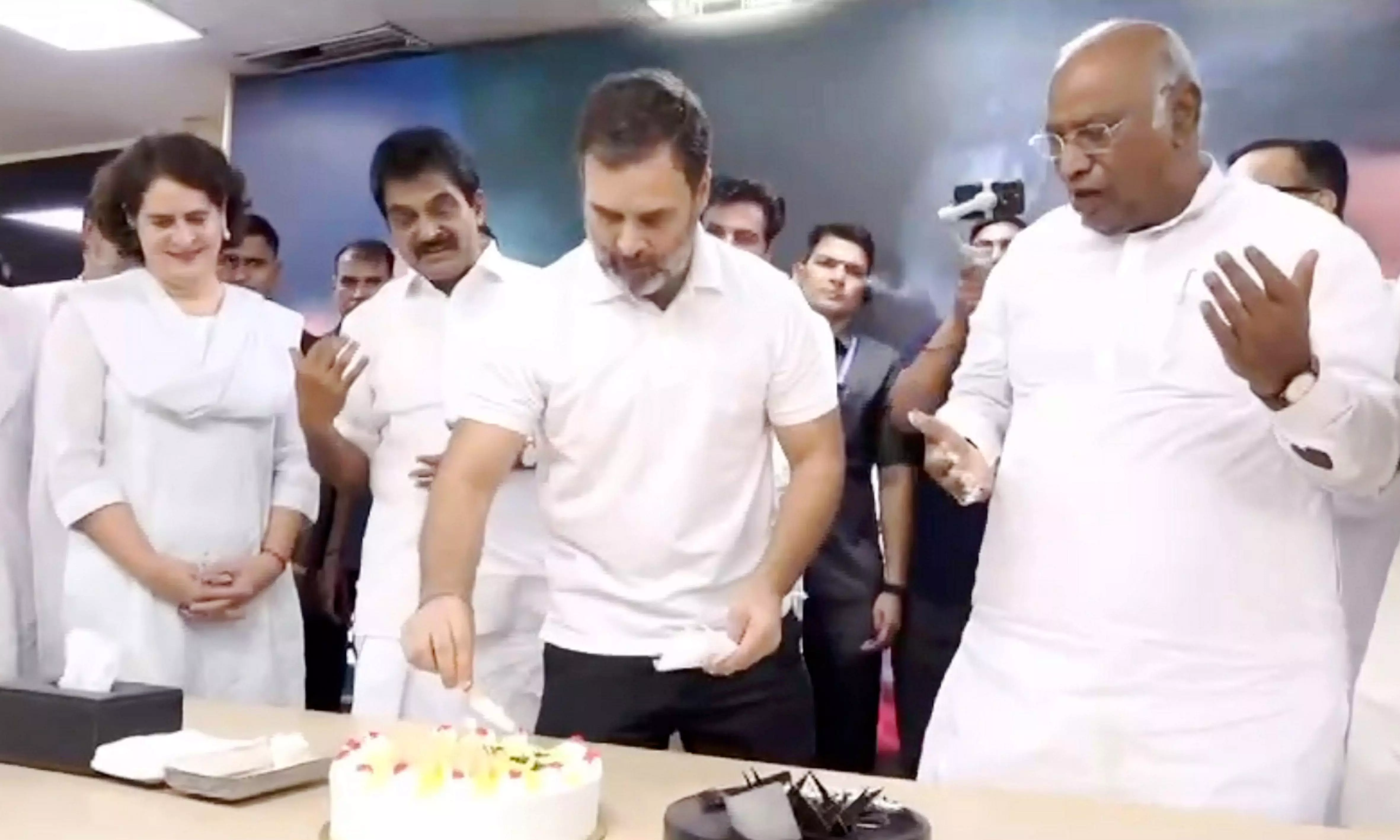 Congress. Hails Rahul As He Turns 54