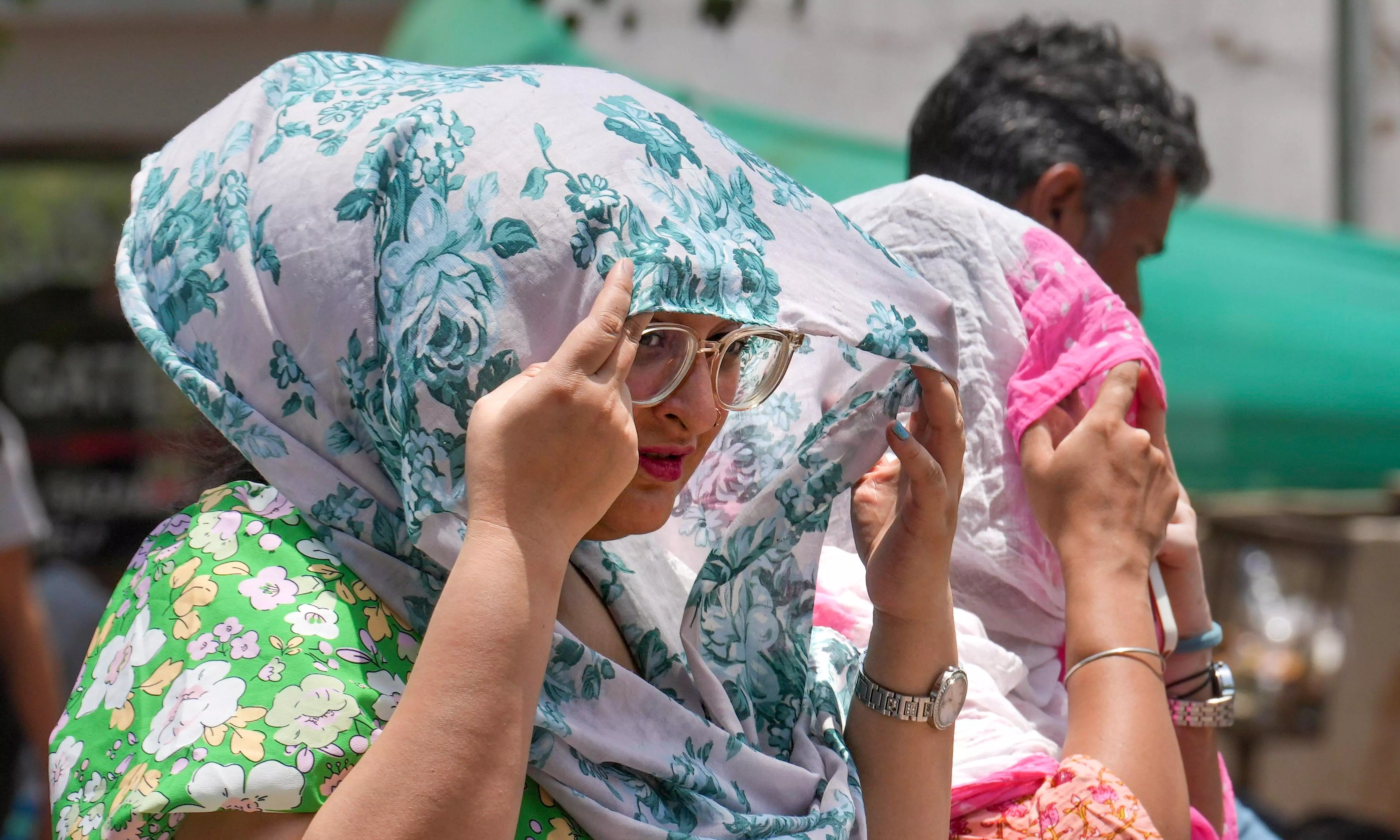 Heatwave Claims 34 Lives in Delhi in 24 Hours