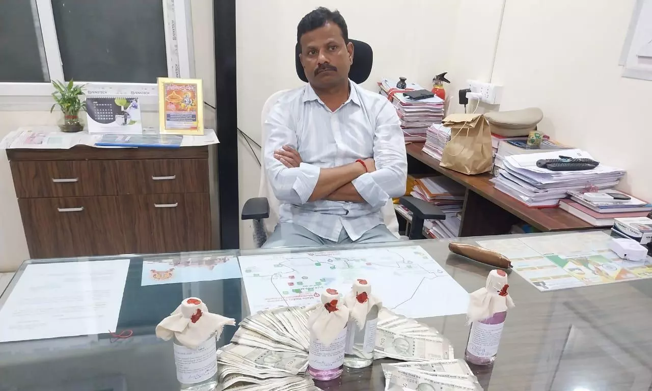 Suraram Inspector held for accepting bribe of Rs 1 lakh