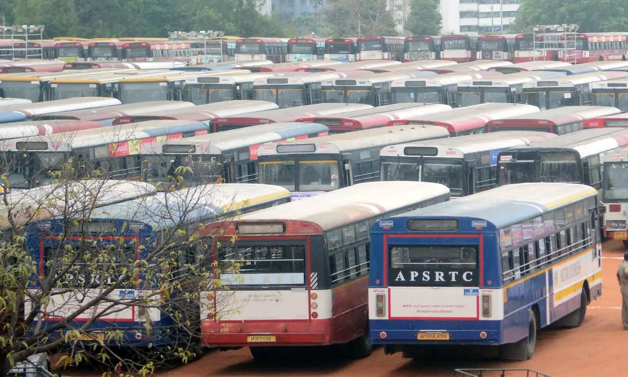 Hyderabad: Women Bus Passengers Lament Hardships During Journey