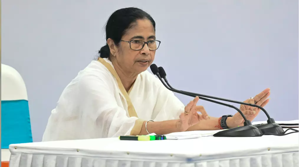 West Bengal: Didi Slams Governor Over Delay in Administering Oath to TMC MLAs