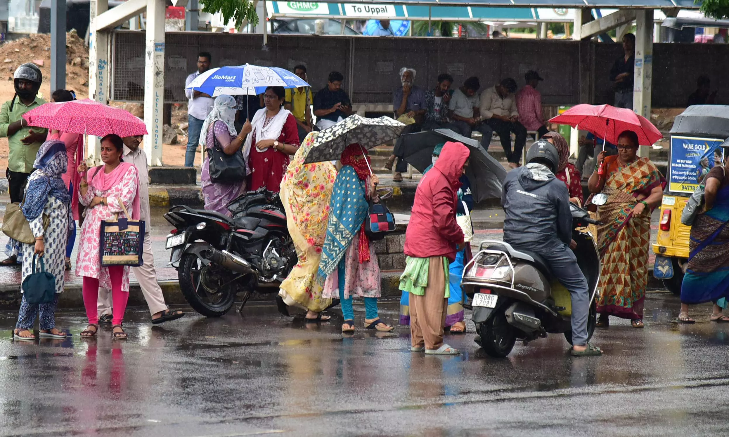 Telangana: Heavy Rain Causes Water-logging, Traffic Chaos