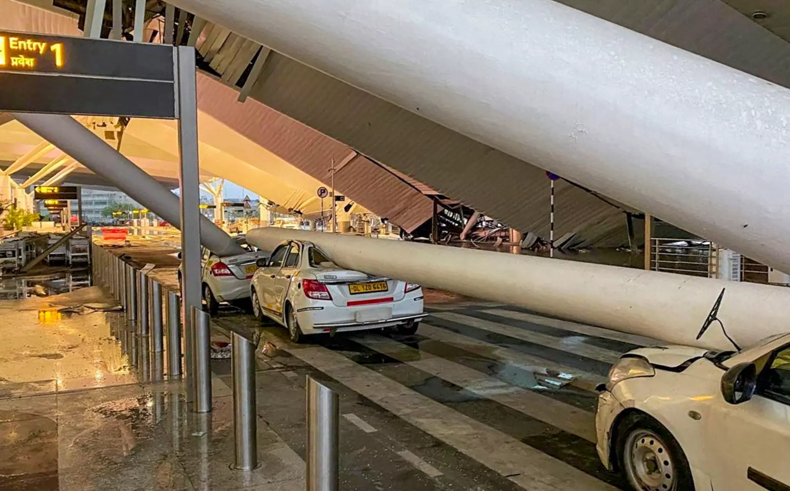 Hyd-Delhi flights cancelled as Delhi airport’s roof portion collapsed