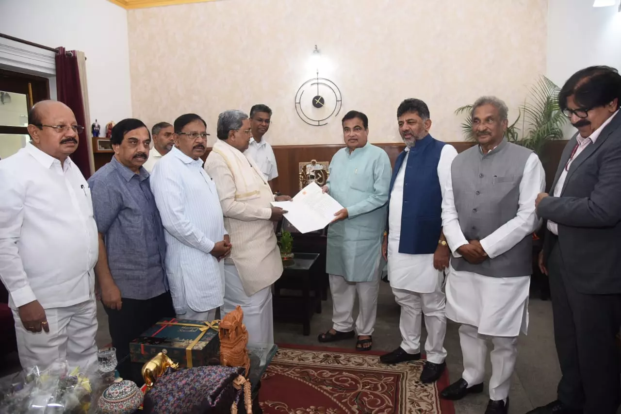 Karnataka: CM Siddaramaiah calls on Gadkari, seeks approval for Shiradi Ghat tunnel