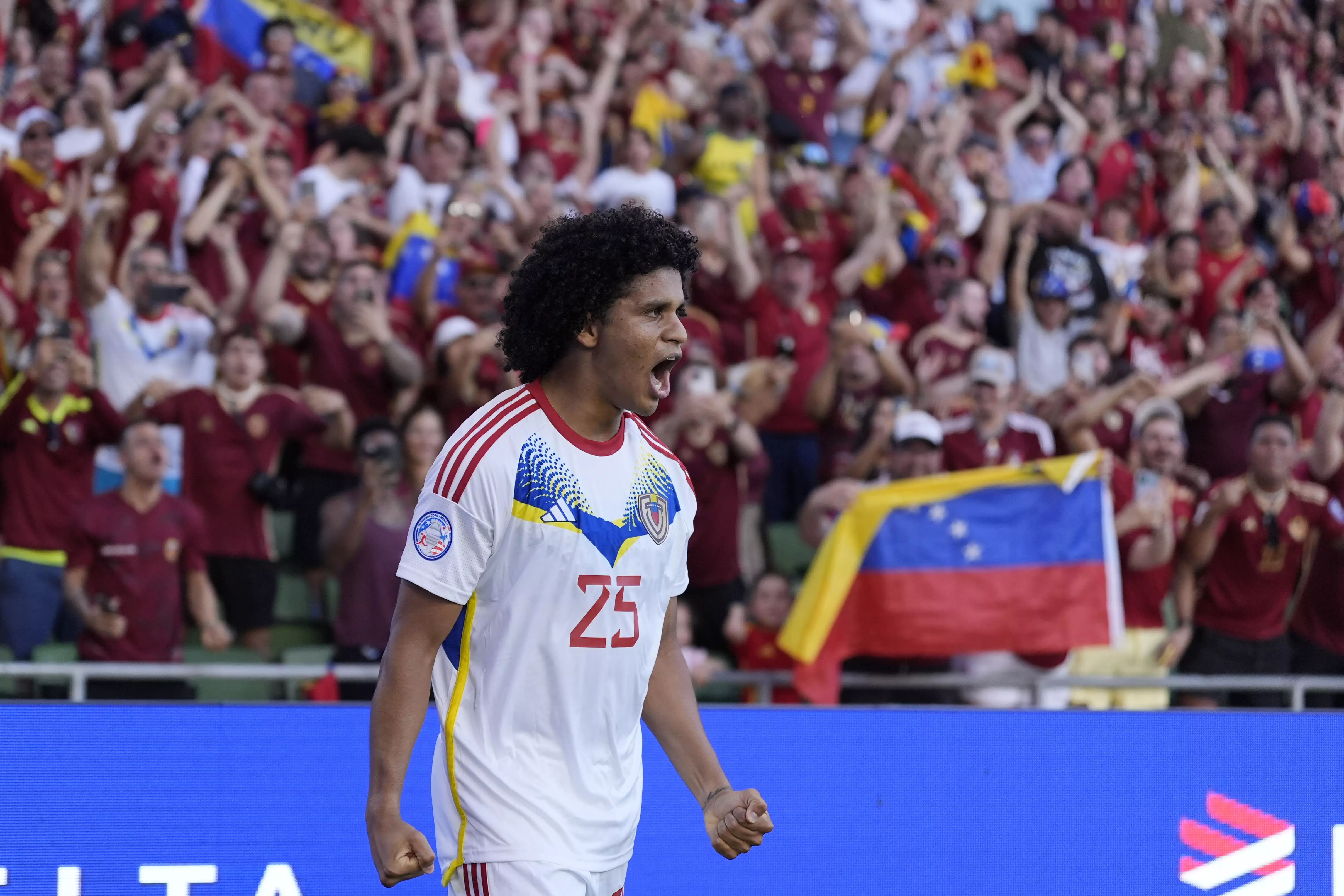 Eduard Bello lideró el ataque de la segunda mitad en la victoria de Venezuela por 3-0 sobre Jamaica.