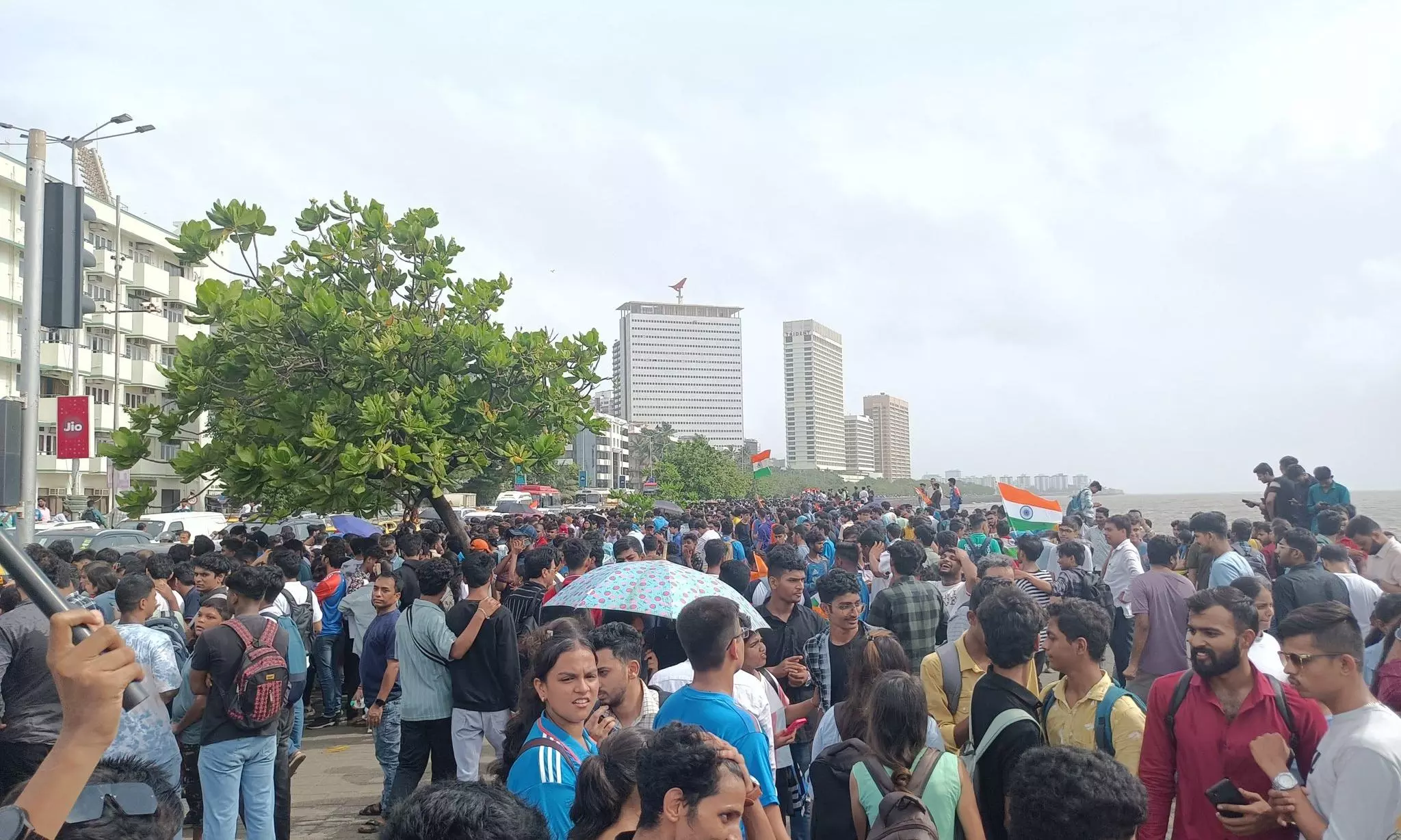 Fans brave rain, paint Mumbai streets in blue ahead of team India's victory parade