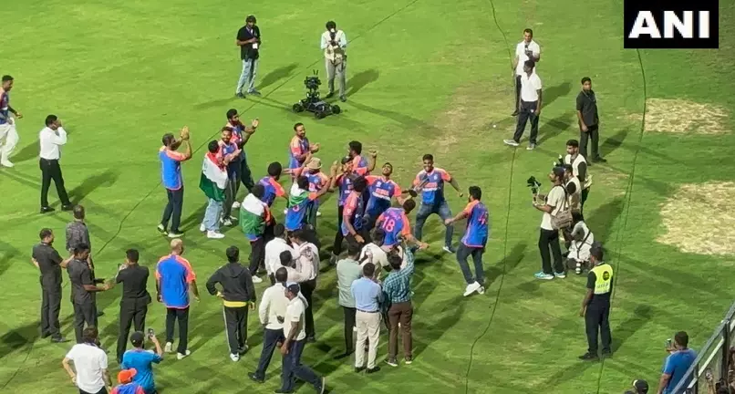 India players dance to tunes of dhol after arriving at Wankhede Stadium