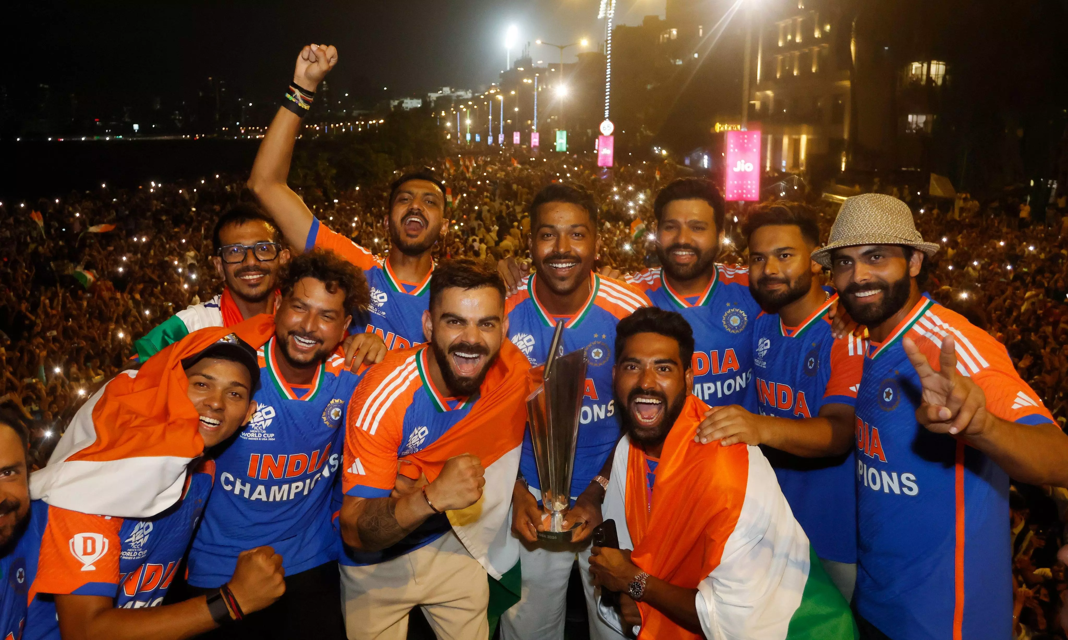 Kohli, Jadeja thank Mumbai Police for phenomenal job managing victory parade