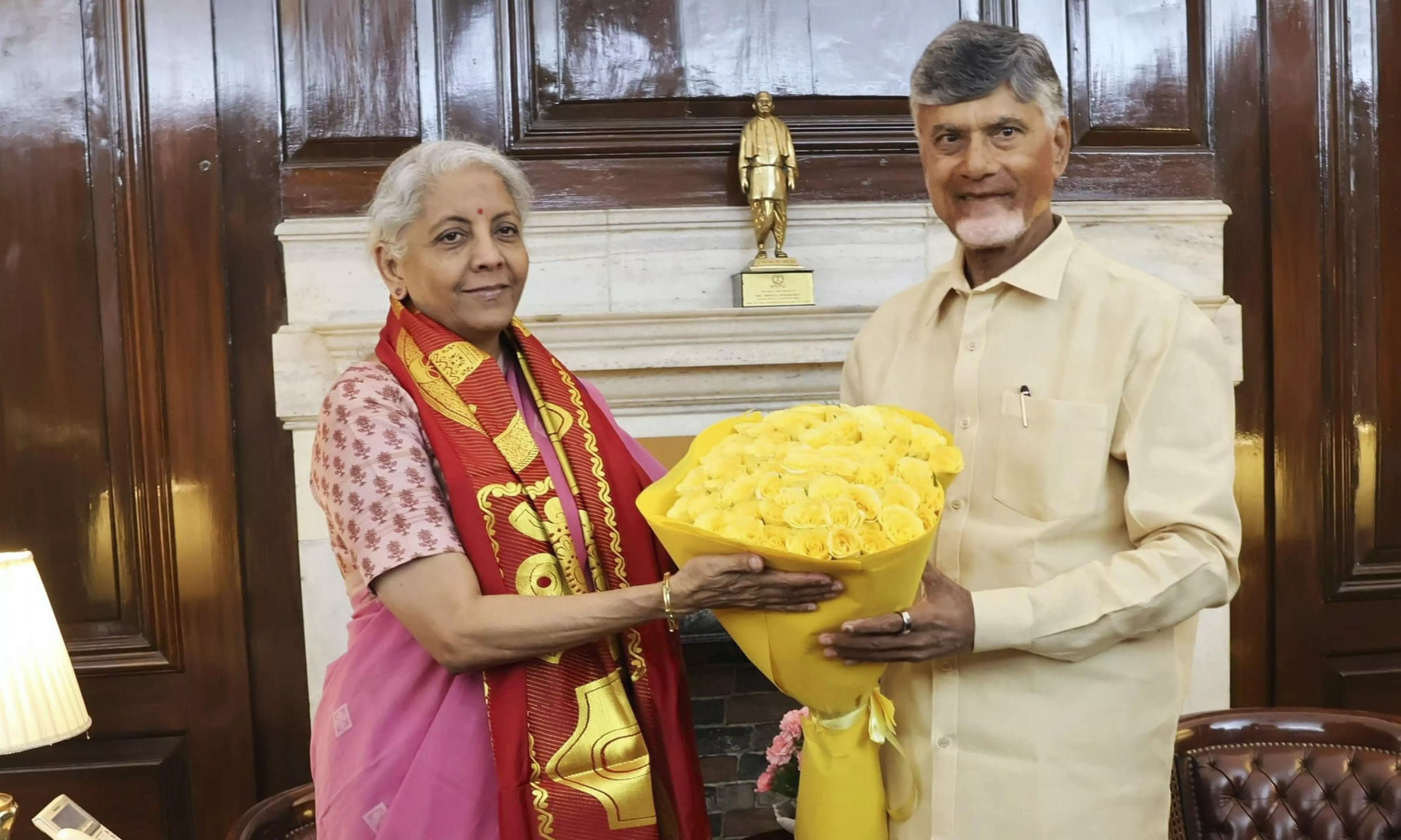 Naidu meets FM Sitharaman, seeks financial aid for debt-ridden AP