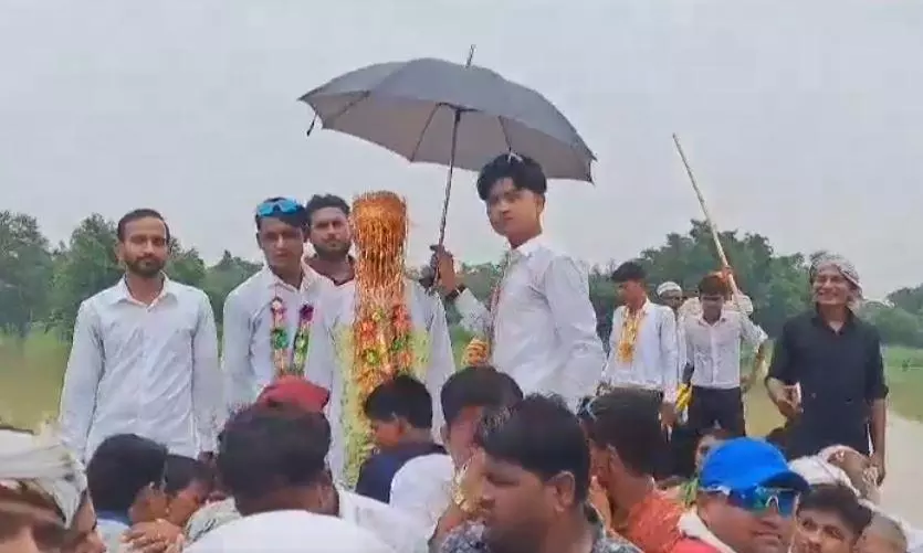 Grooms Wedding Procession Takes to Boats in Bihar