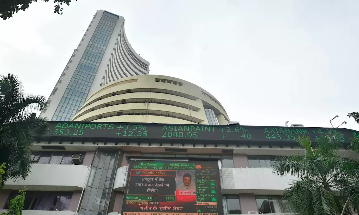 Sensex tanks over 400 pts on widespread profit booking