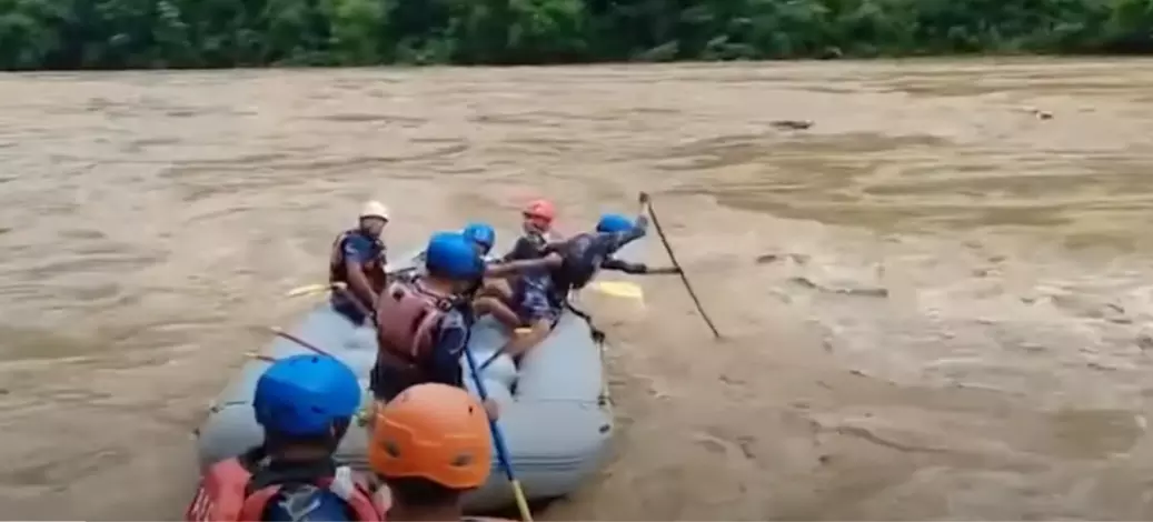 Rescuers recover the first body from two buses swept by a landslide and fell into a river in Nepal