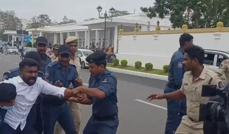 Police foil attempts of unemployed youth to lay siege to Telangana Secretariat