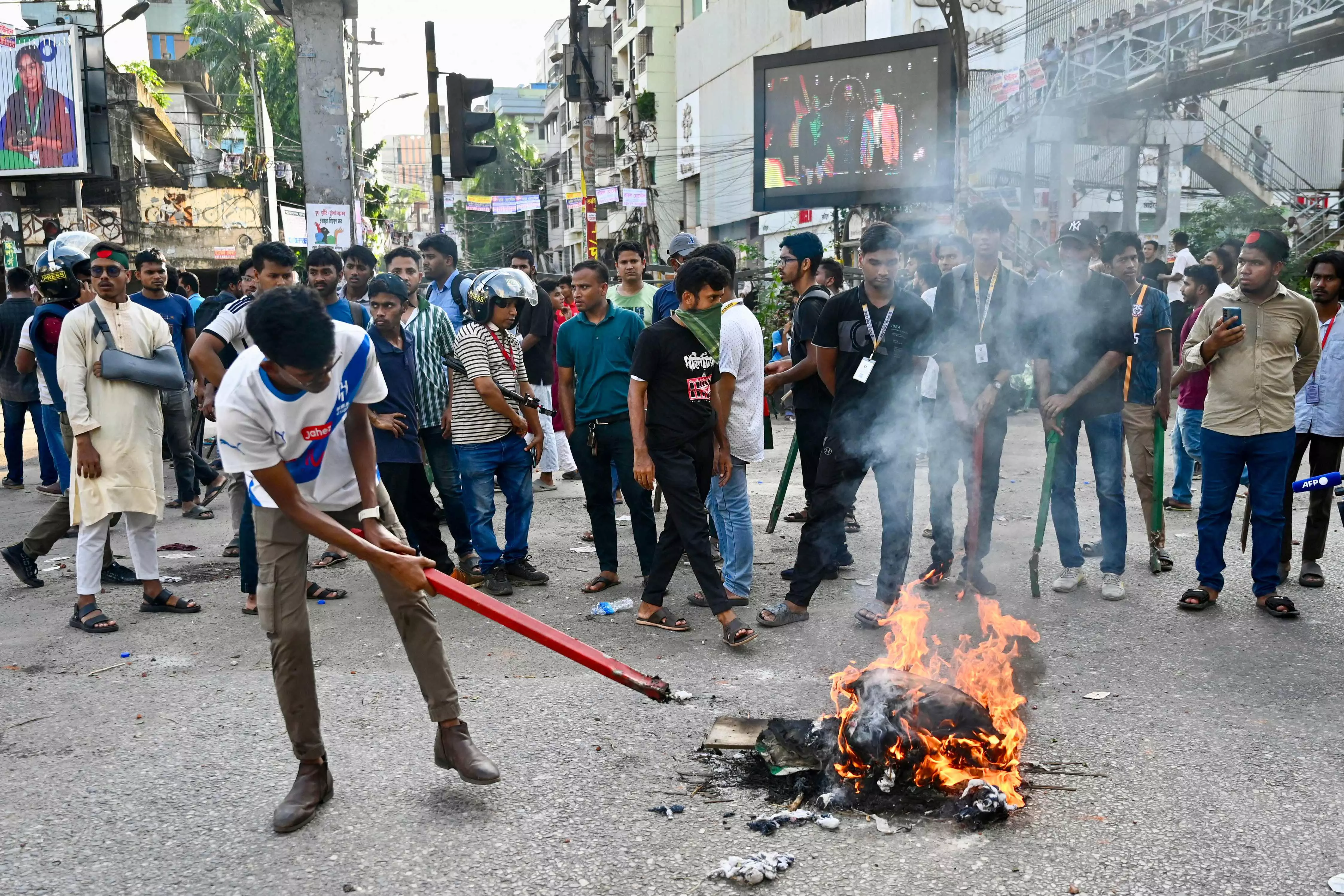 Bangladesh: 5 killed, dozens injured in violent clashes over govt jobs quota