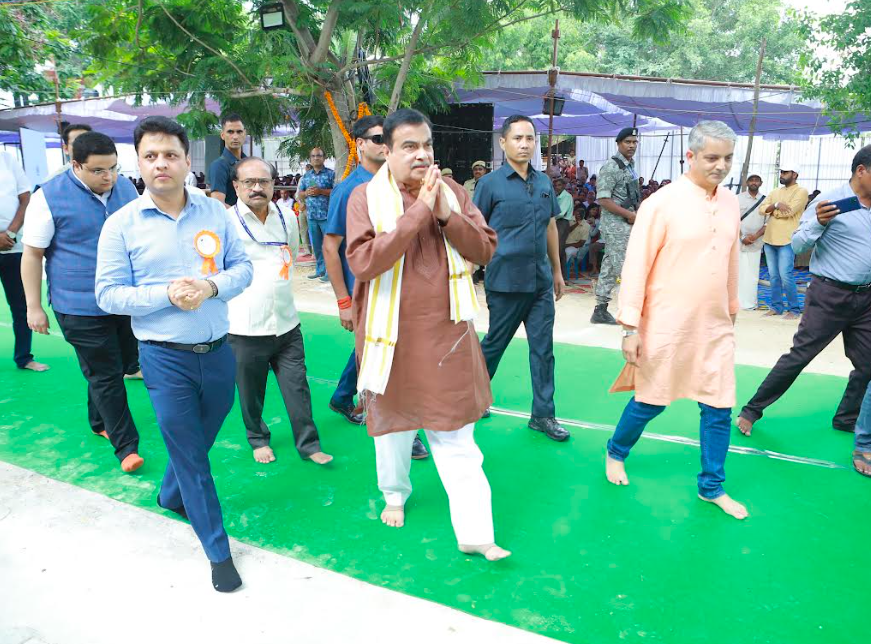 Nitin Gadkari worships at Sri Venkateswara temple in Tirupati