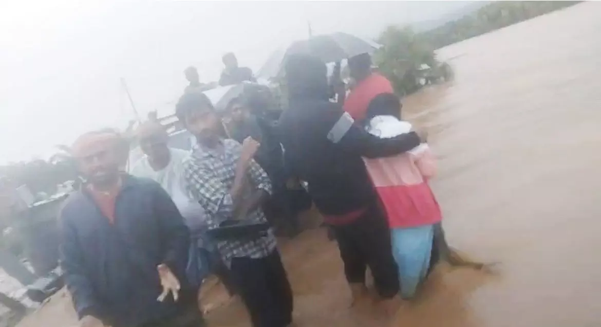 19 people stranded in floodwaters at Aswaraopet flown to safety in helicopters