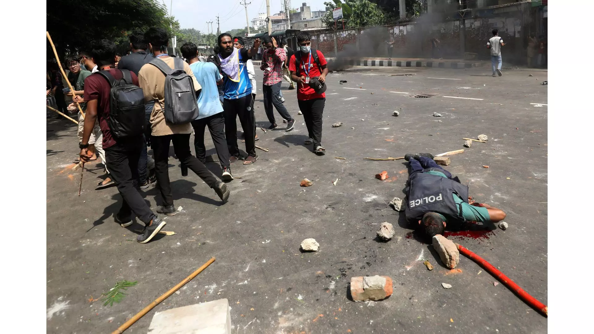 Bangladesh student protesters storm prison, free hundreds of inmates