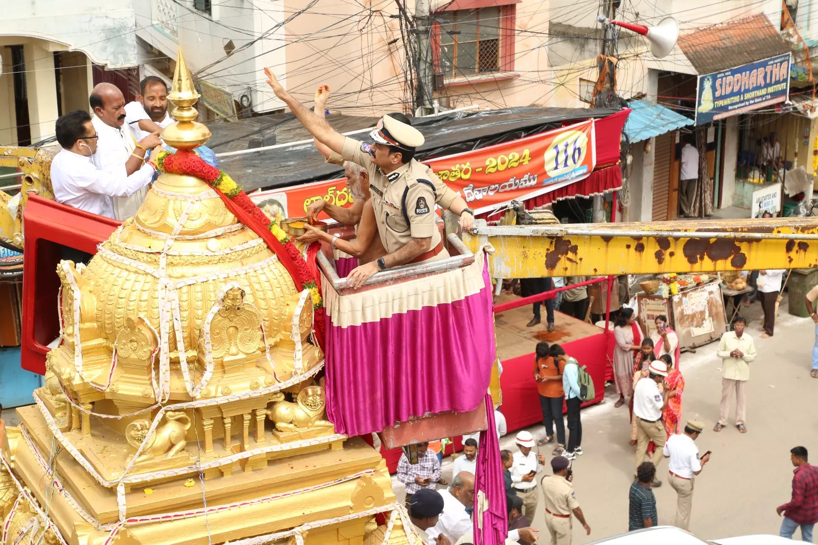 Top cop visits Mahankali temple, reviews security arrangements for bonalu