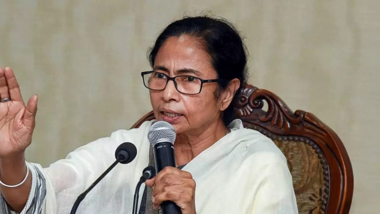 Will offer shelter to anyone in distress who comes knocking on our door: Mamata on Bangla situation