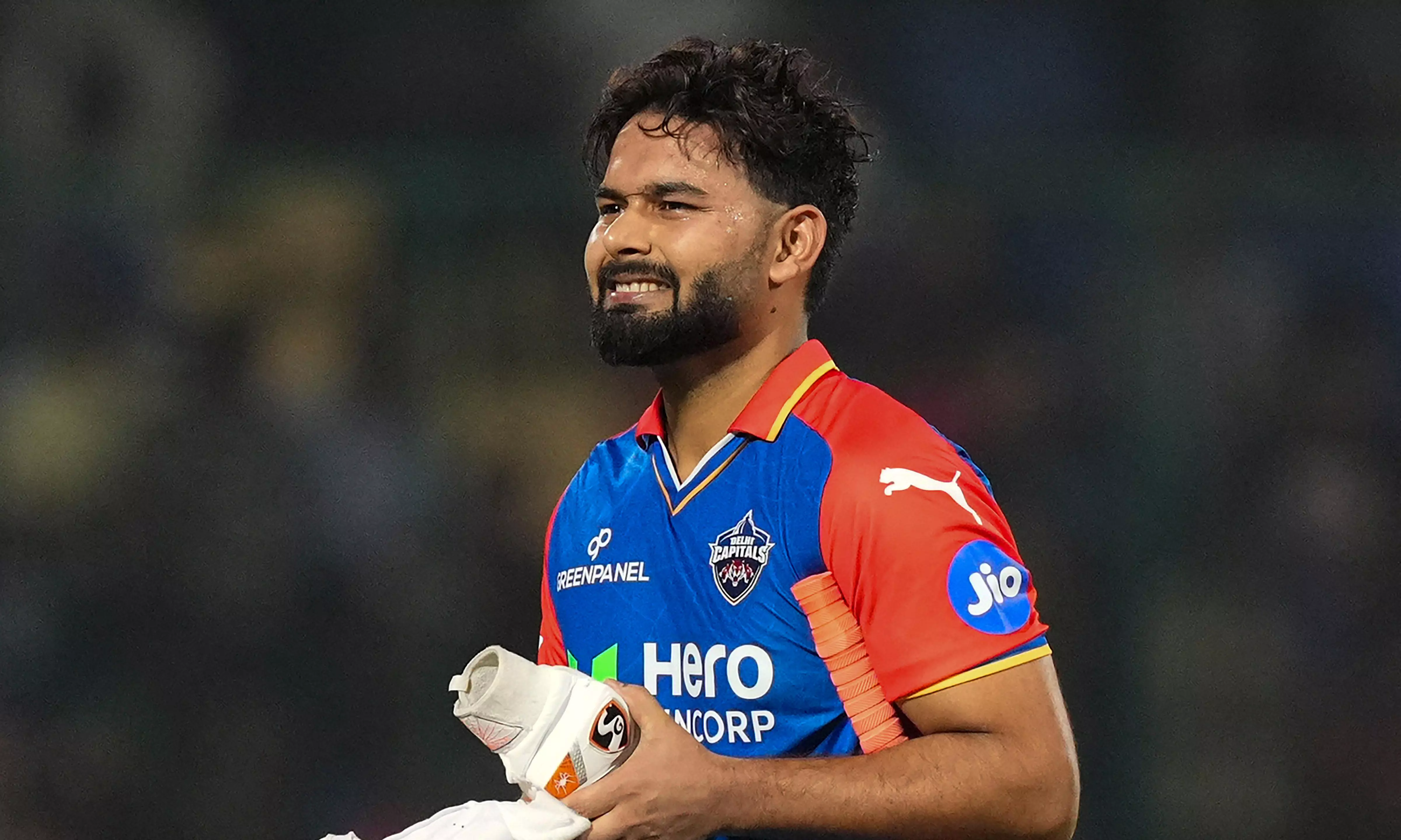 CSK May Sign Rishabh Pant as Dhonis Replacement: Report