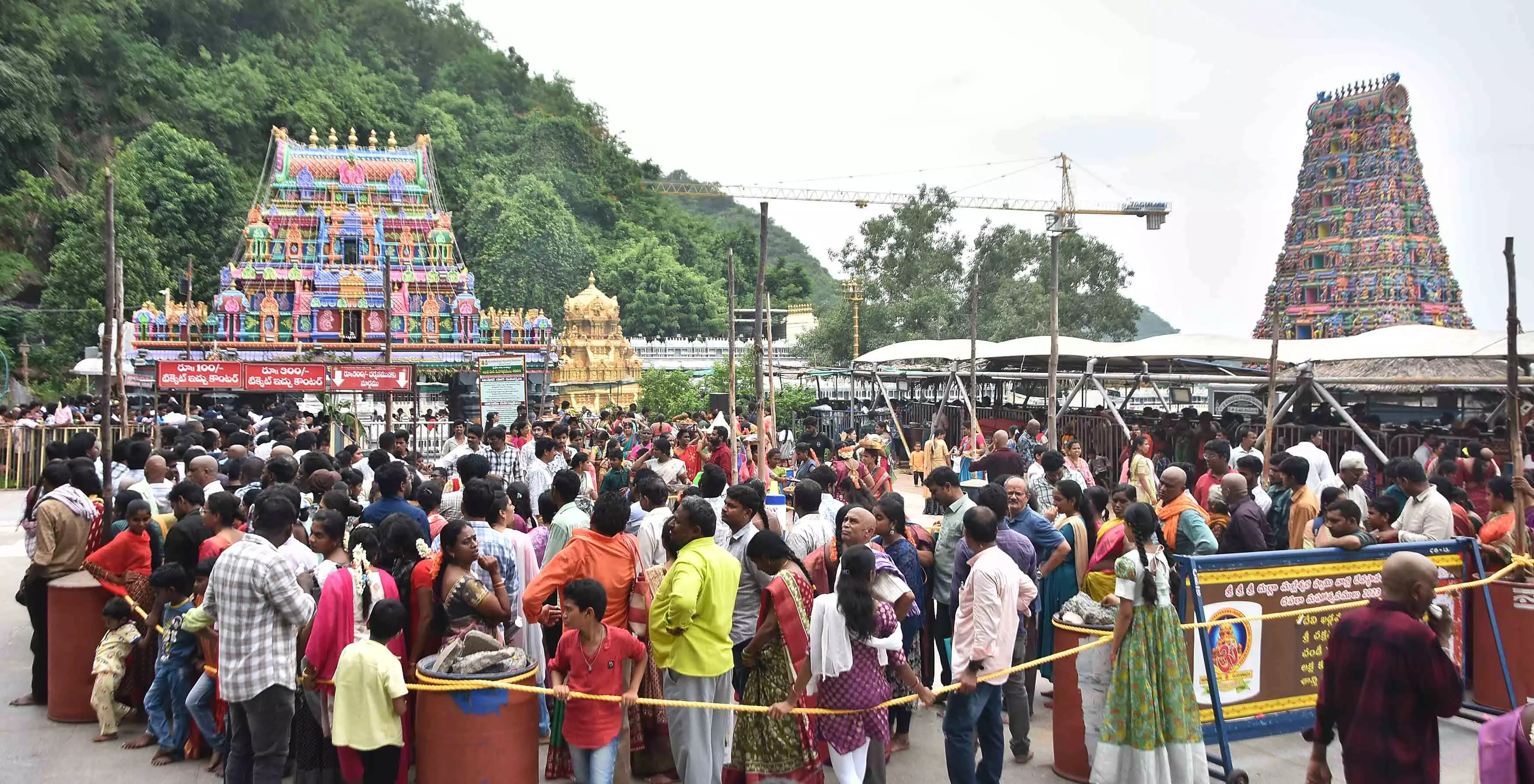 Andhra Pradesh: Thousands throng Indrakiladri on final day of Shakambari festival