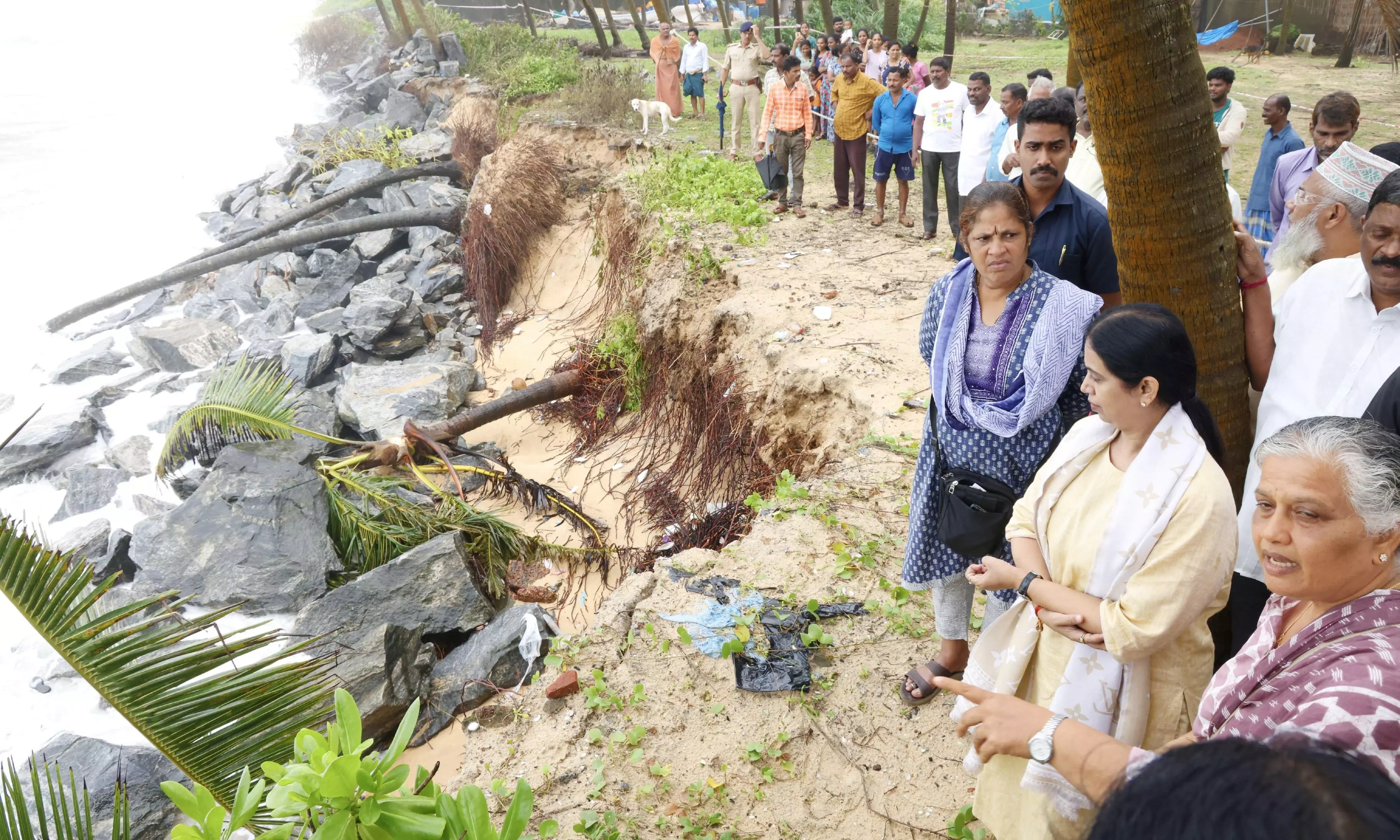 Karnataka: Lakshmi Hebbalkar reviews rain damage in Udupi