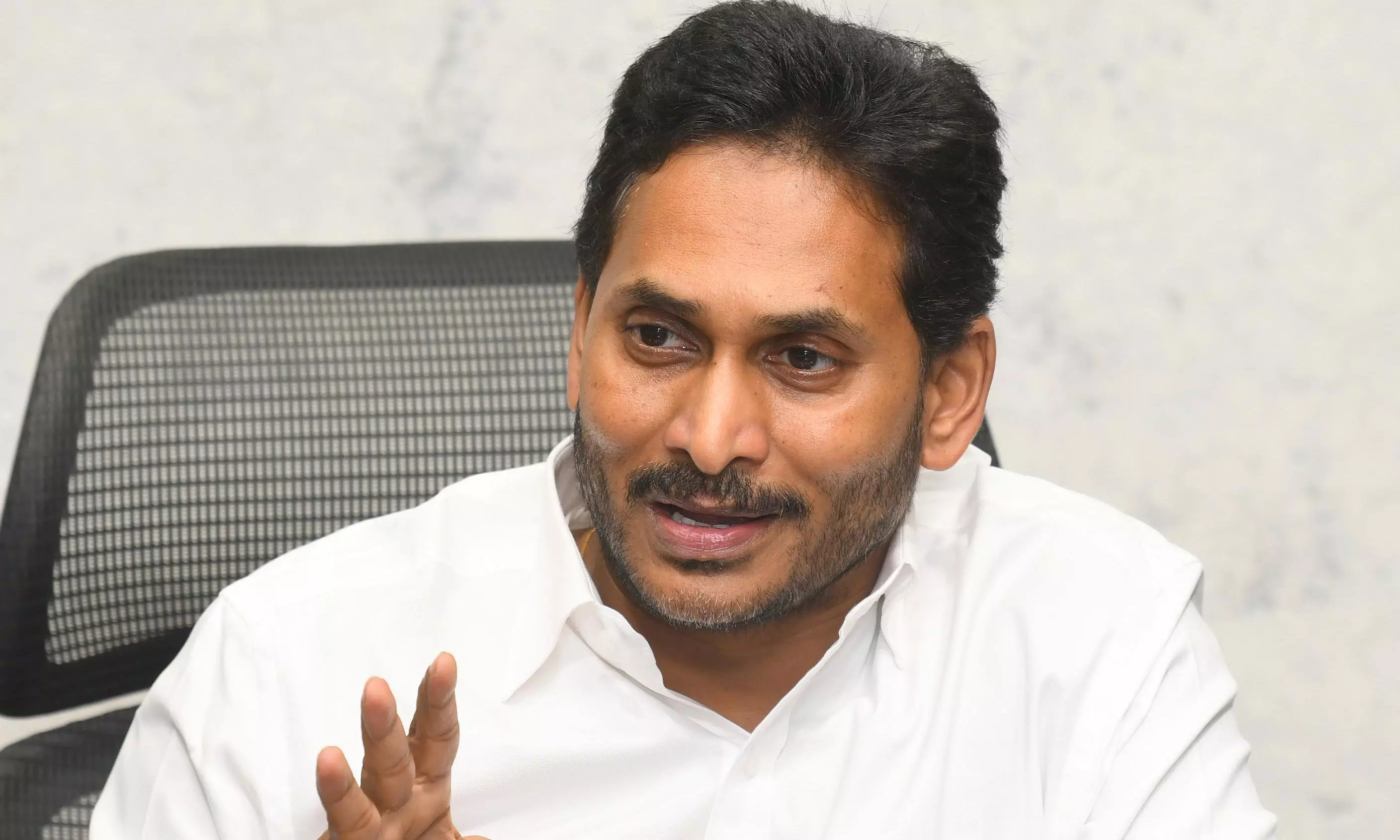 Jagan Meets AP Governor, Seeks Central Probe into Violence