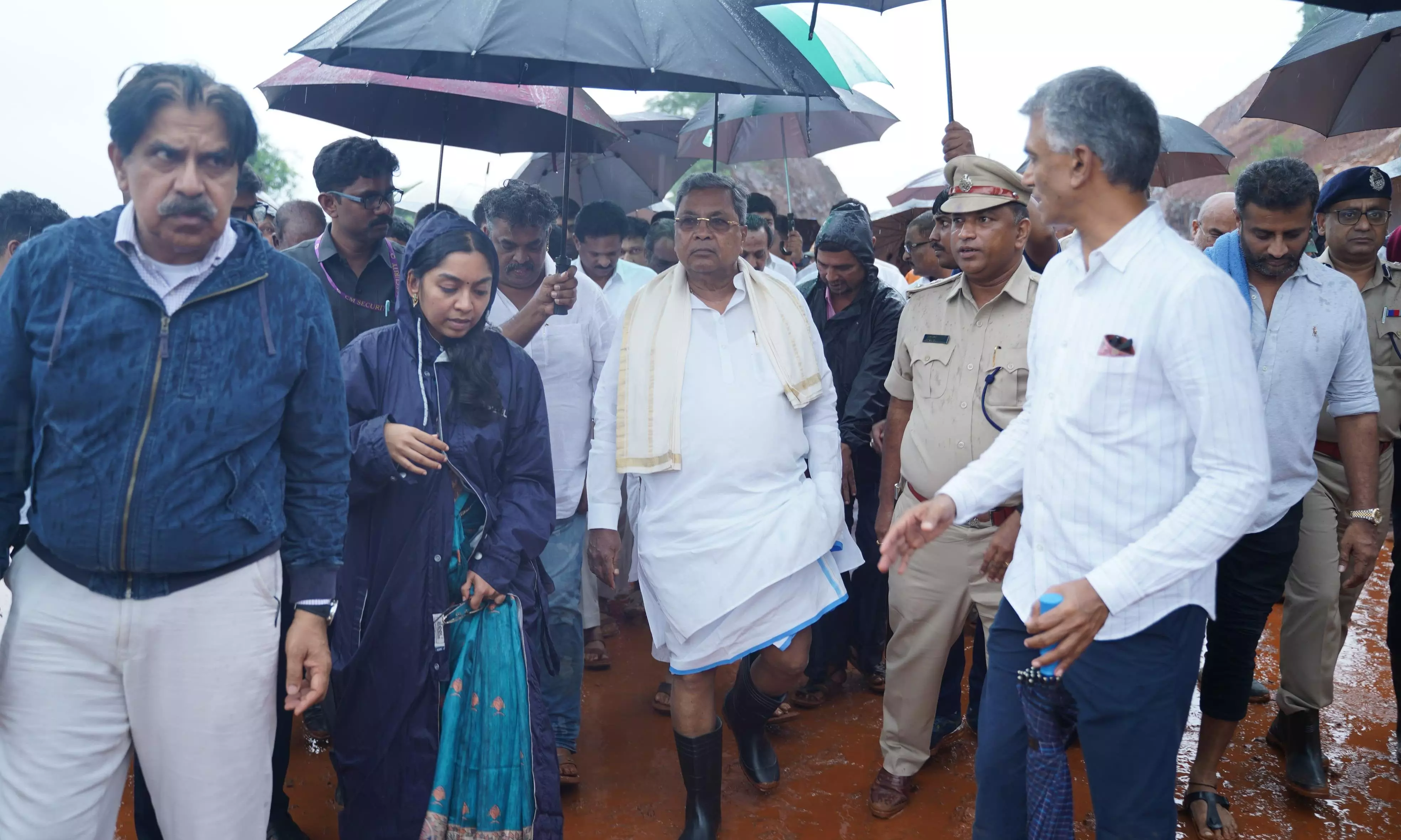 Karnataka CM Siddaramaiah Monitors Shirur Landslide Rescue Operations