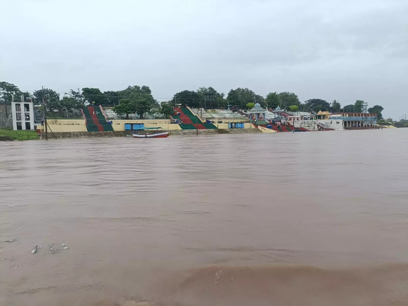 Floods in Godavari Submerge Villages, Relief Efforts Underway