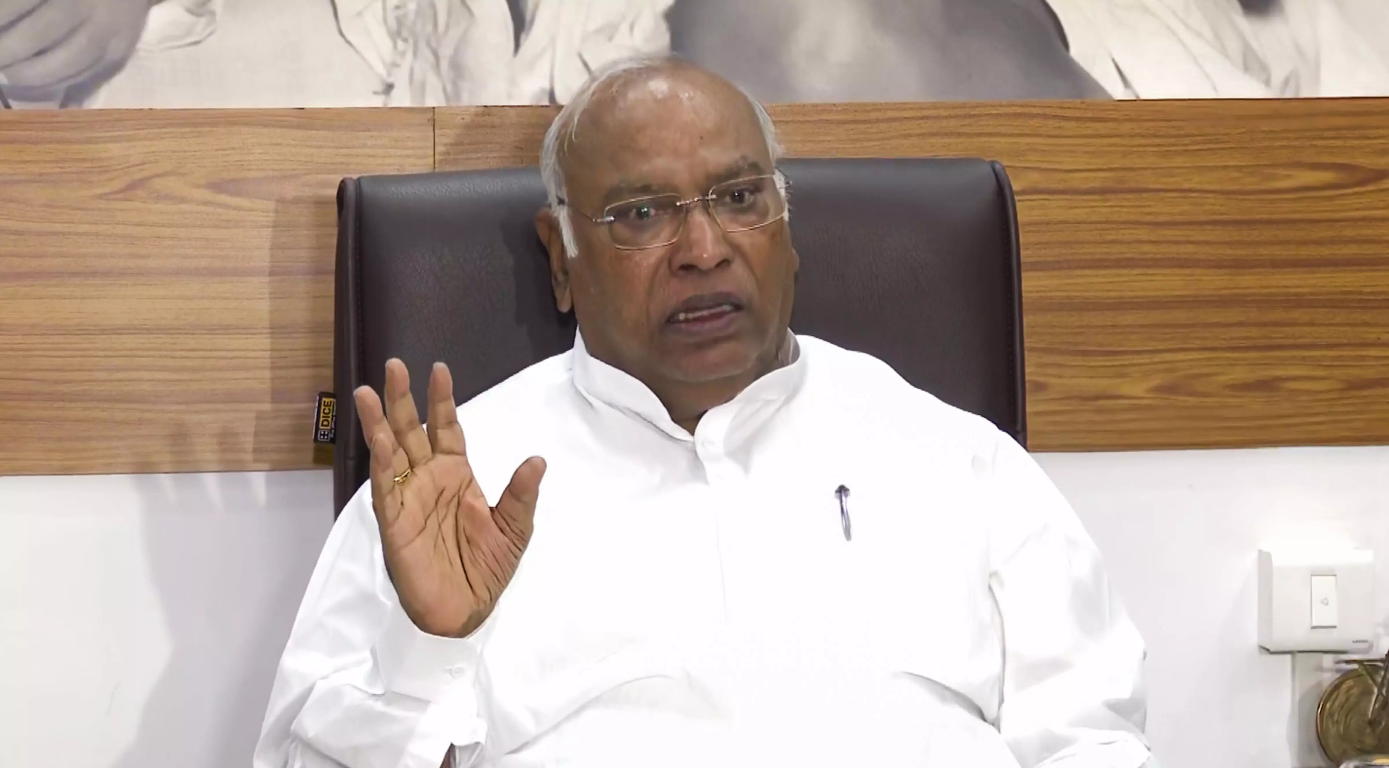 Kharge Urges New Reforms, Recalls 1991 Budget