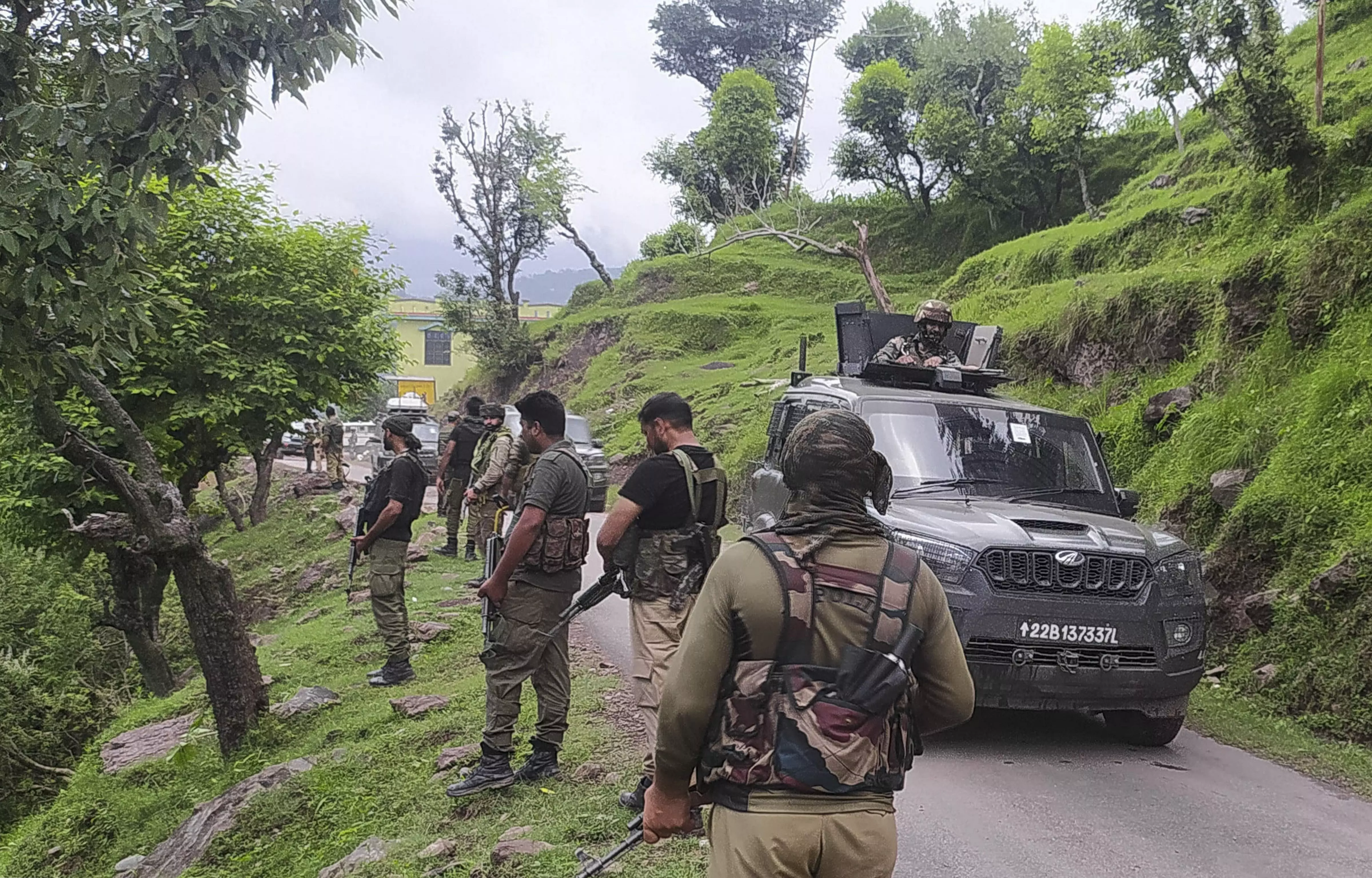 J&K gunfight: soldier martyred, militant killed