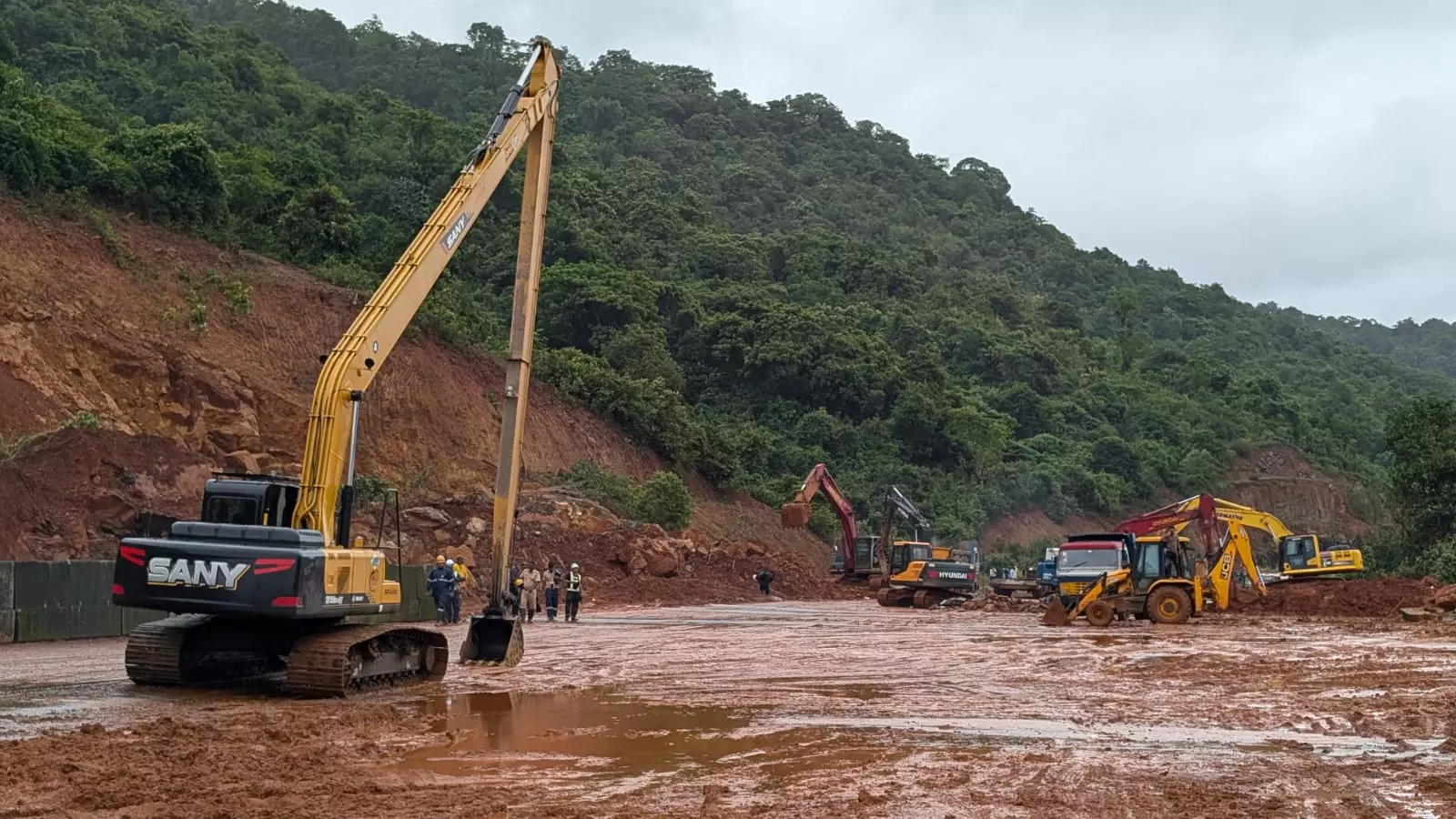 Shiruru landslide: Truck found in water, naval deep divers to anchor it