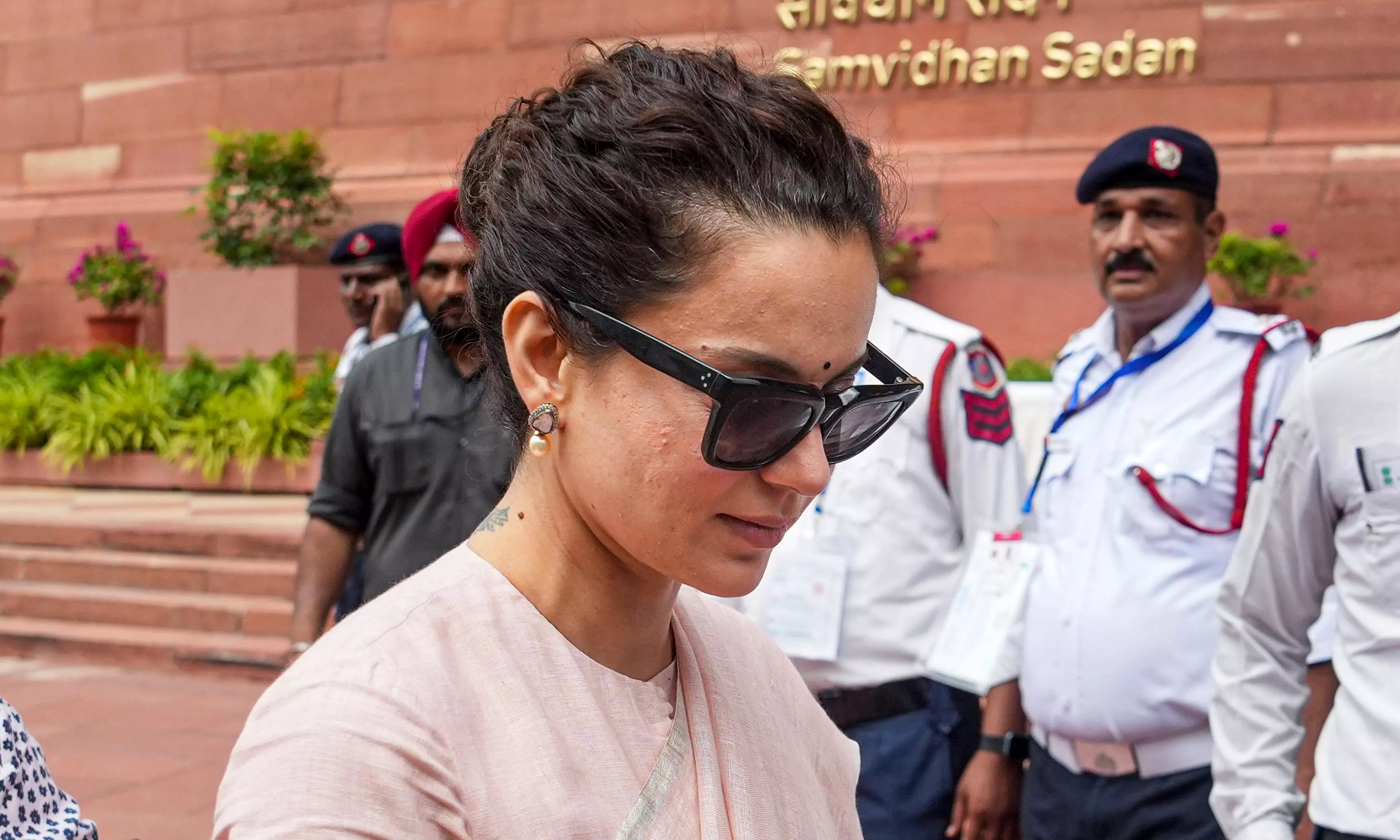 Kangana Ranauts election challenged, HC issues notice