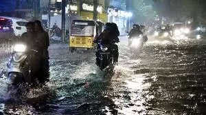 Rains expose the dangers that the city roads spell