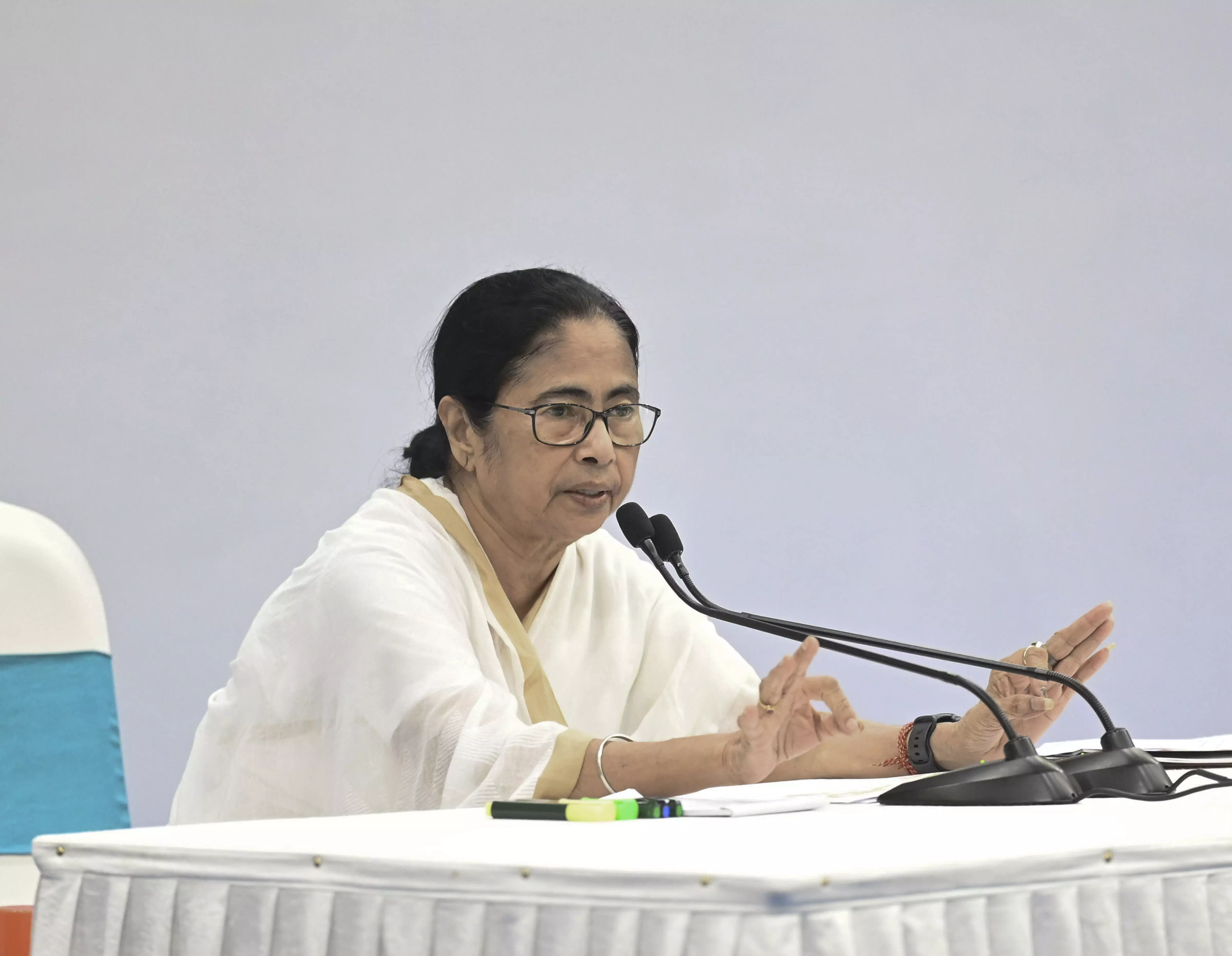 Didi Dares BJP to Divide Bengal; Suvendu Backtracks After Call for Assembly Voting