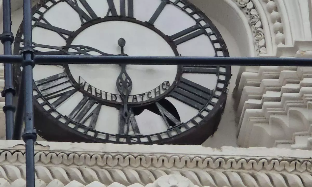 Charminar clock found broken