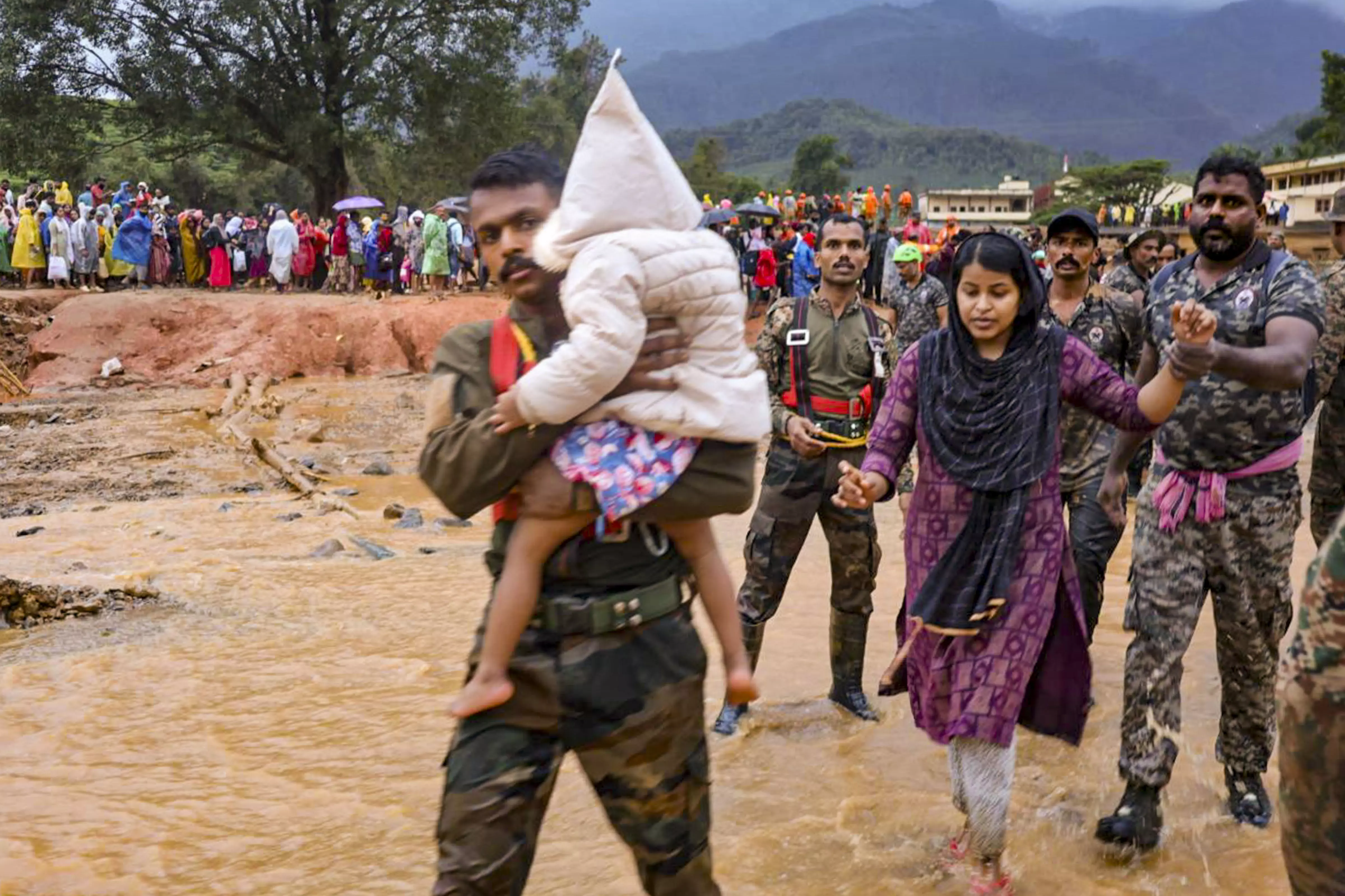 Wayanad: Army, NDRF, police, fire and rescue staff carry out rescue operations