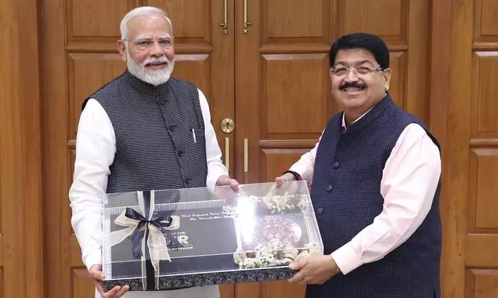 MP Parimal Nathwani Presents his Book to Modi