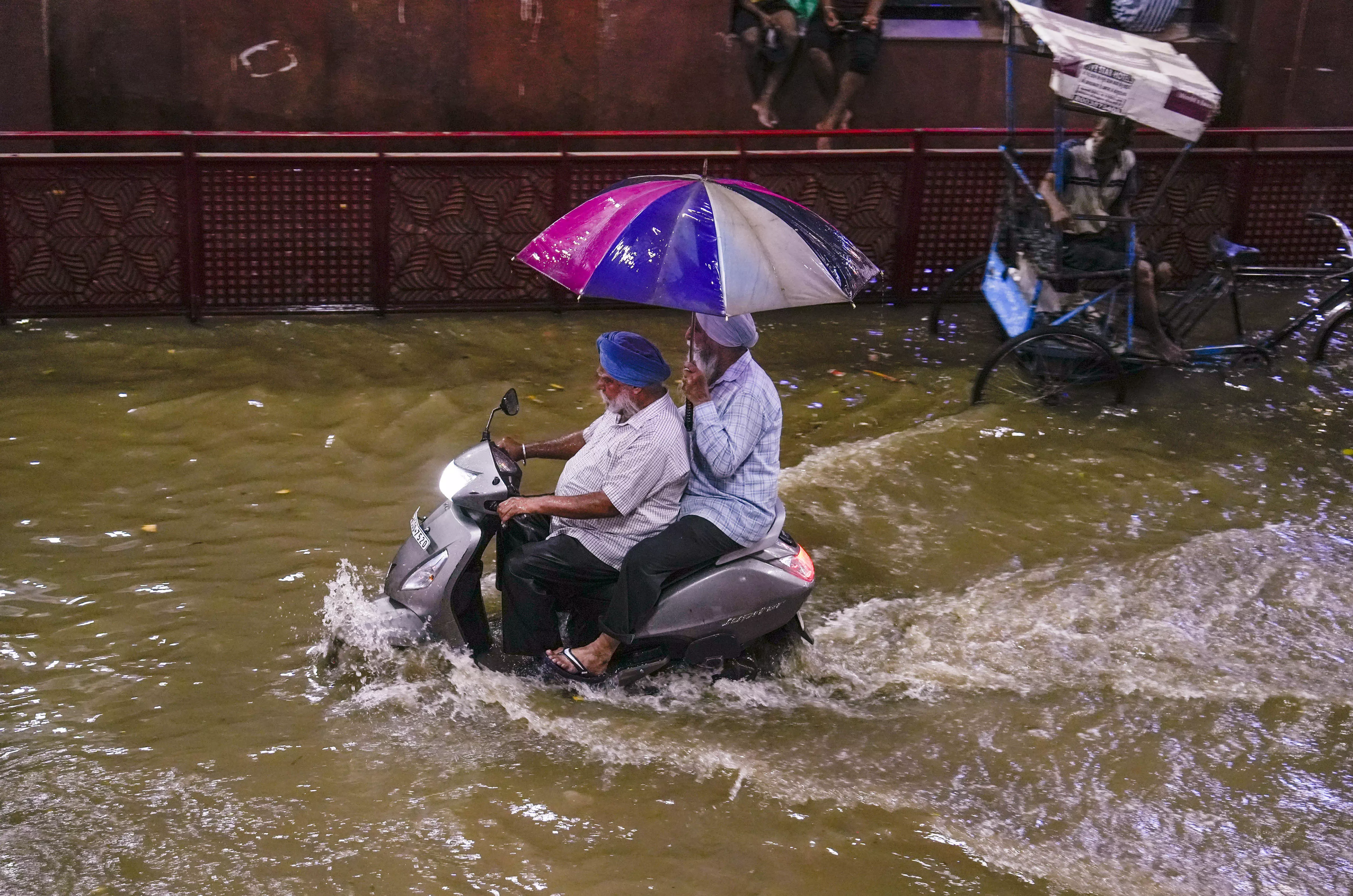 More rains expected in Delhi, 1 killed, 3 injured in building collapse incidents