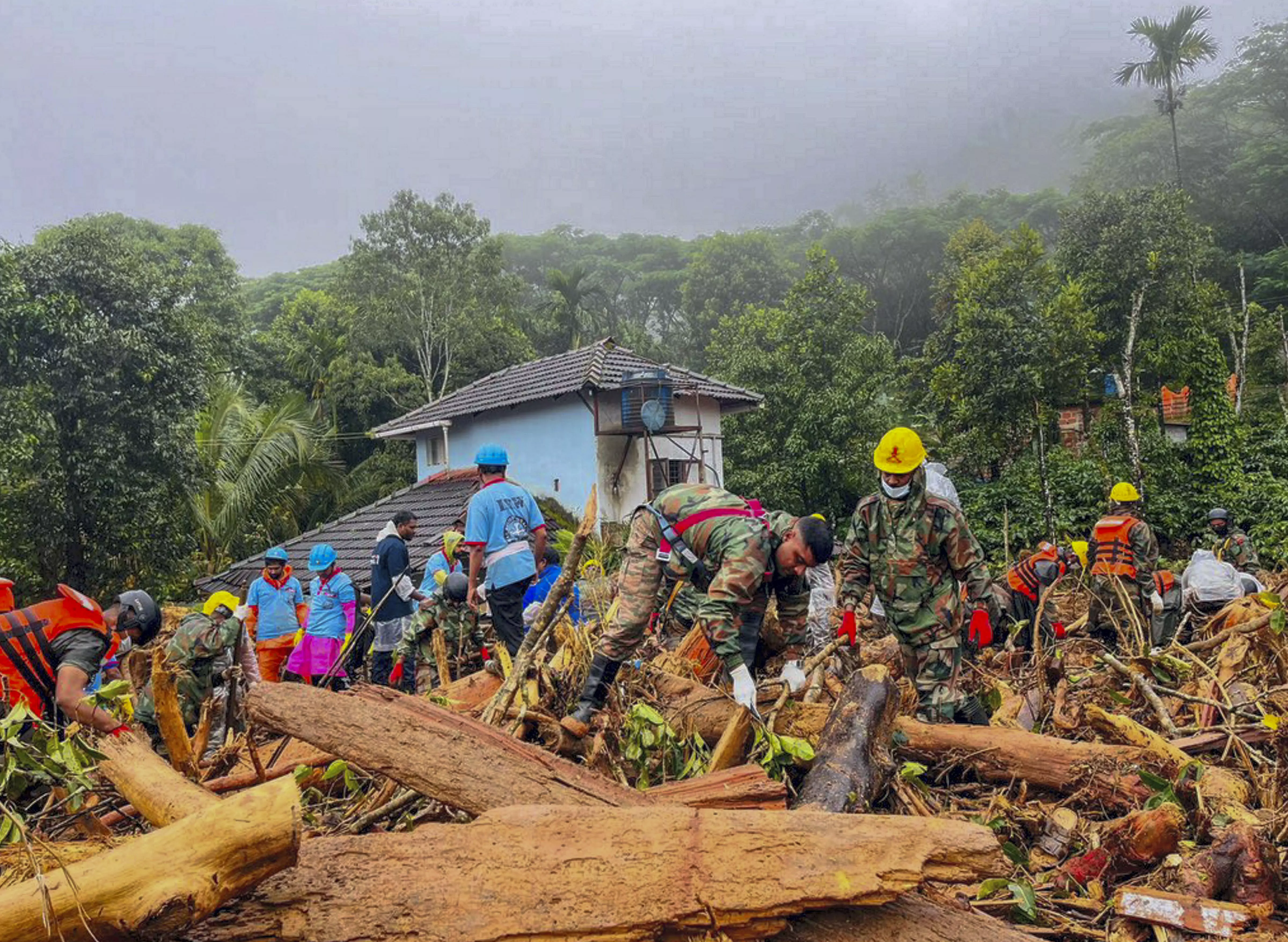 Kerala landslides: Autopsy count mounts as health workers battle to save survivors