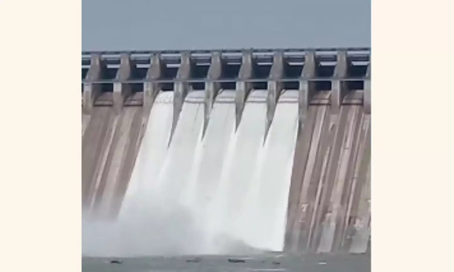 6 gates of Nagarjuna Sagar Project opened to release 30,000 cusecs water