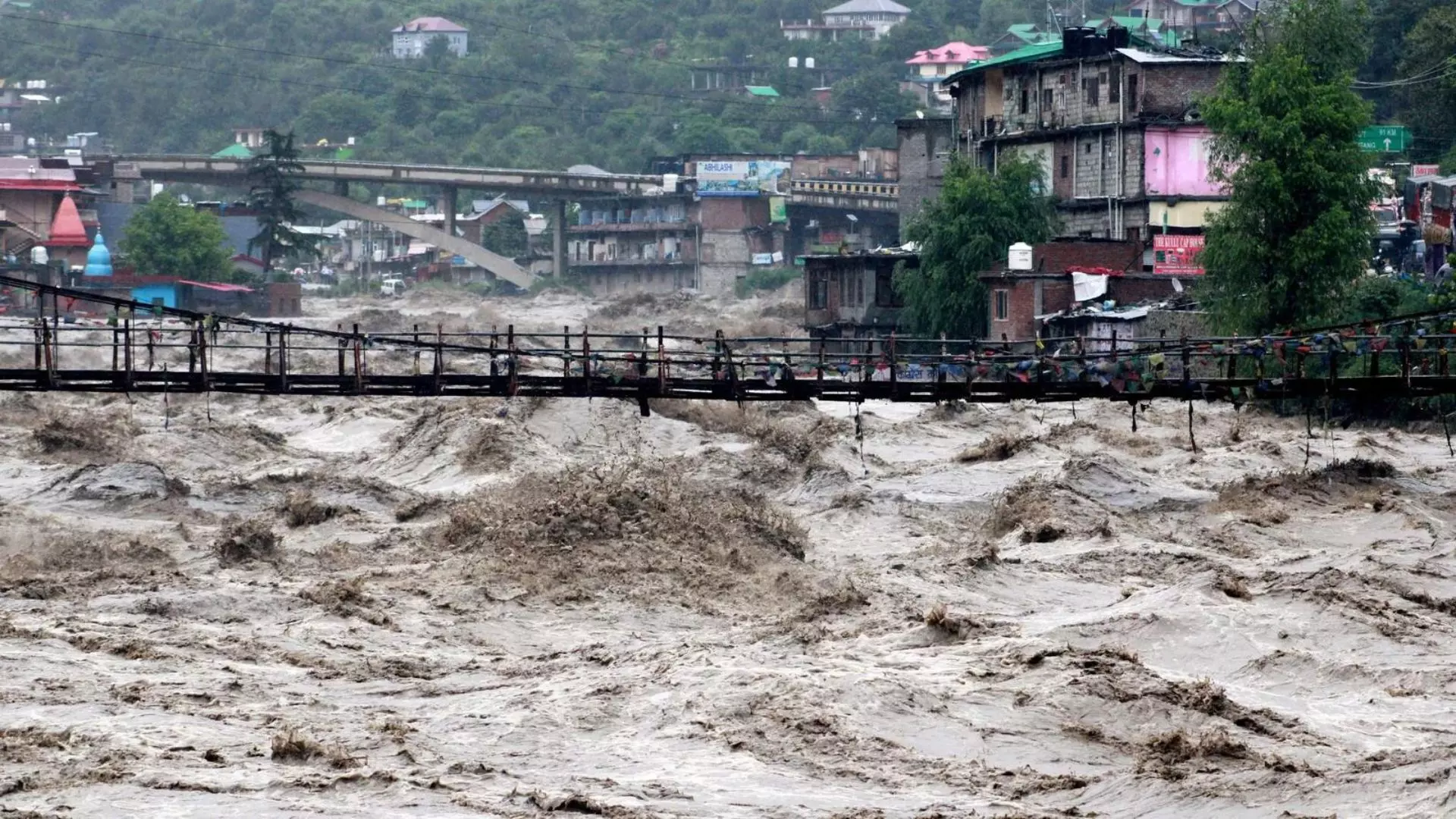 Himachal: Moderate flash flood risk in 7 districts, MeT issues orange alert of very heavy rain