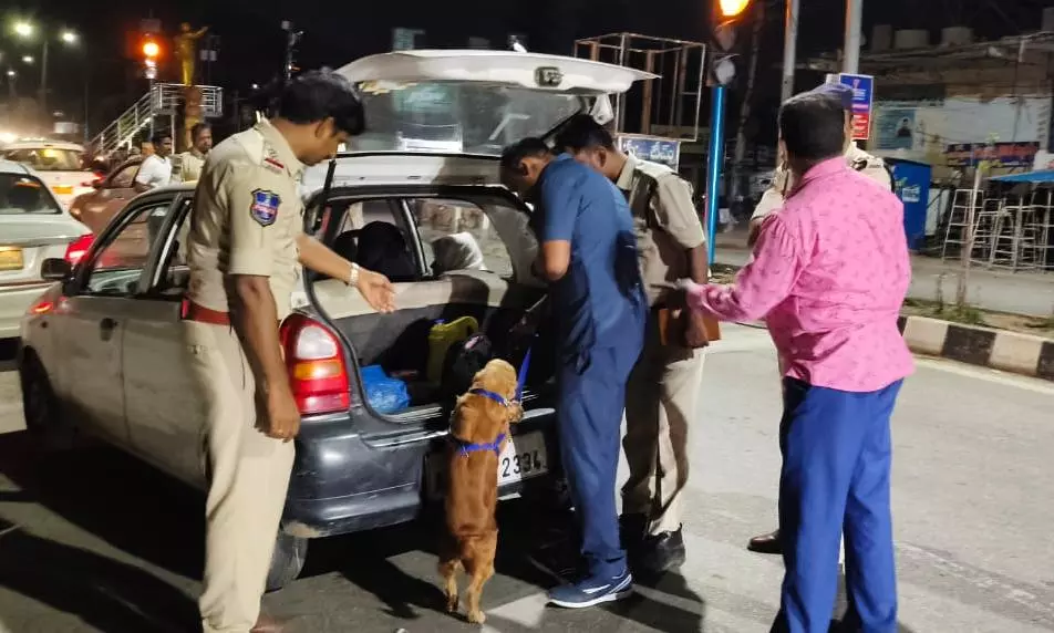 Nalgonda Cops Use Sniffer Dogs to Detect NDPS drugs During Nakabandi Program