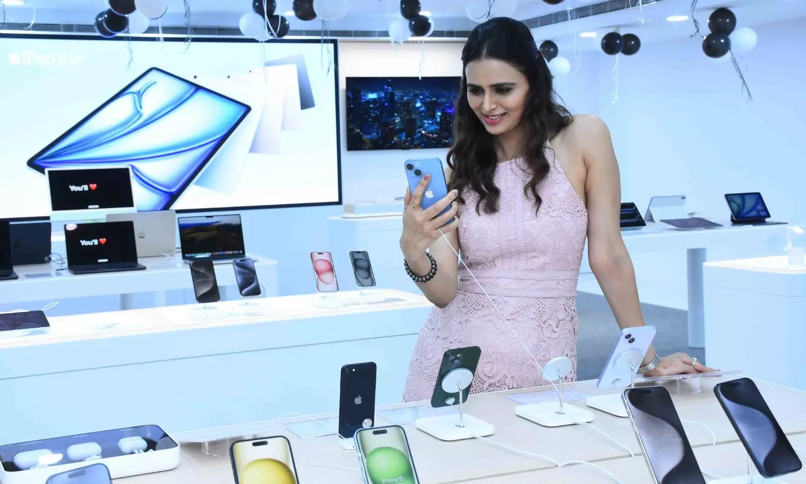 Bajaj Electronics Unveils Exclusive Apple Experience Zone in Hyderabad