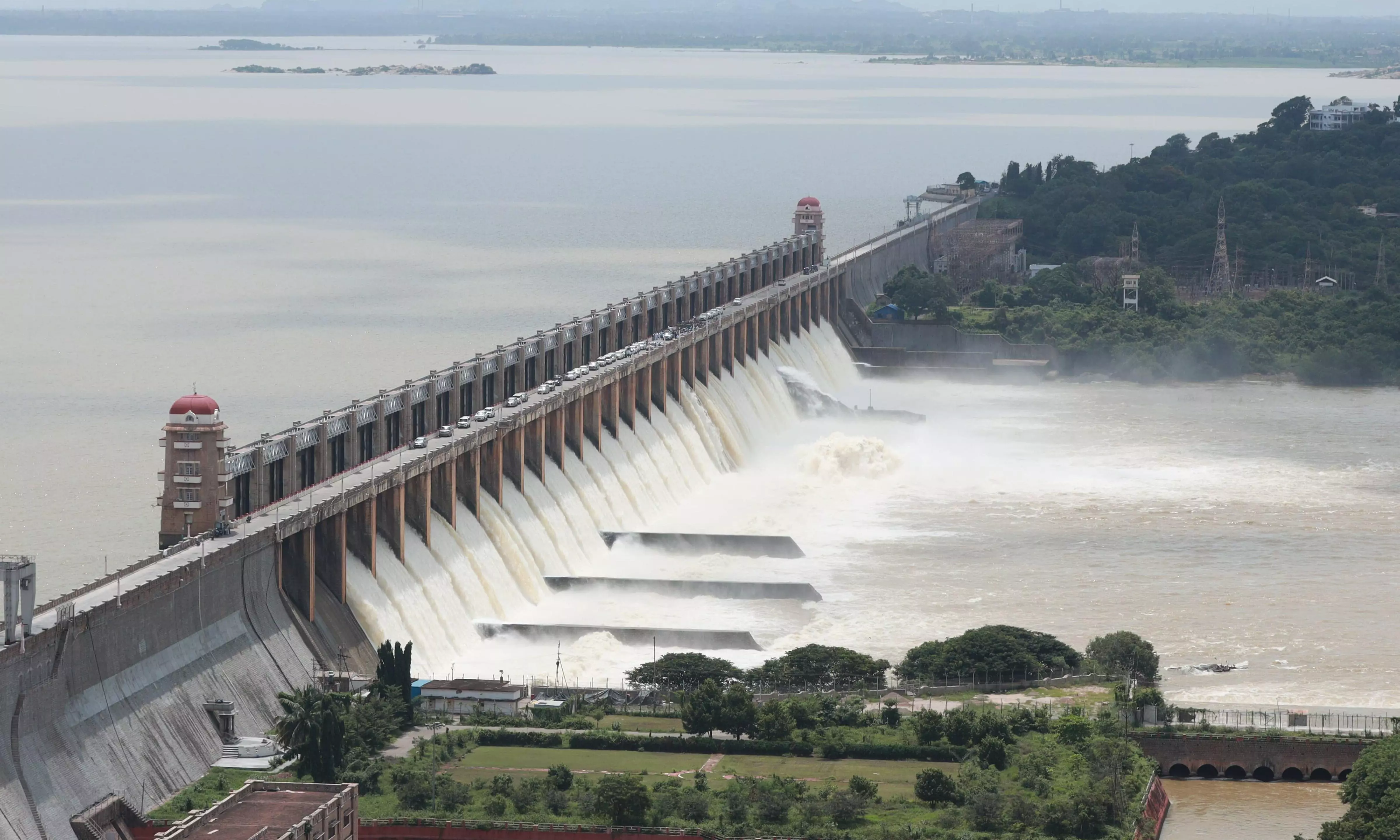 Tungabhadra Dam’s Gate Washed Away; Flood Alert Issued