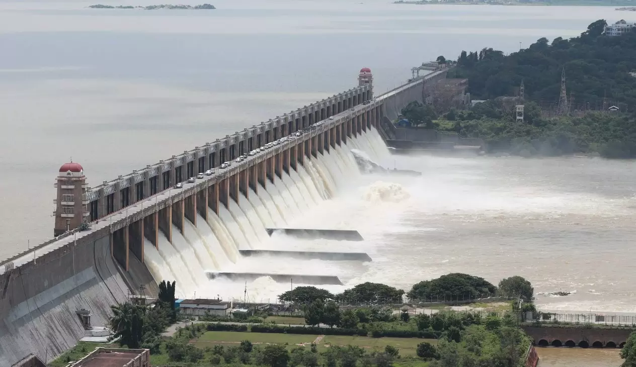 TB dam: CM reviews situation with officials