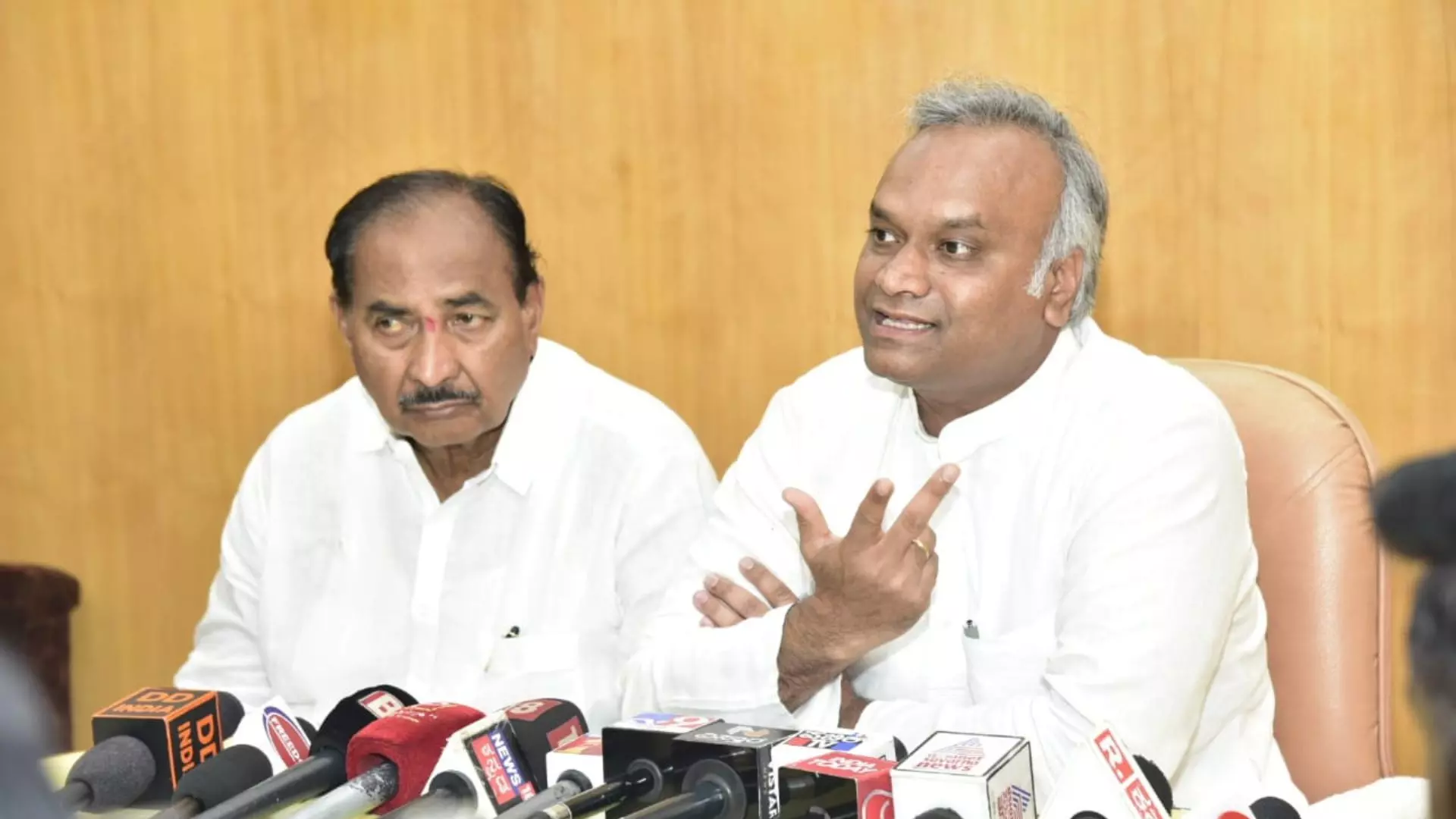 Kharge Accuses Karnataka Governor of BJP Bias