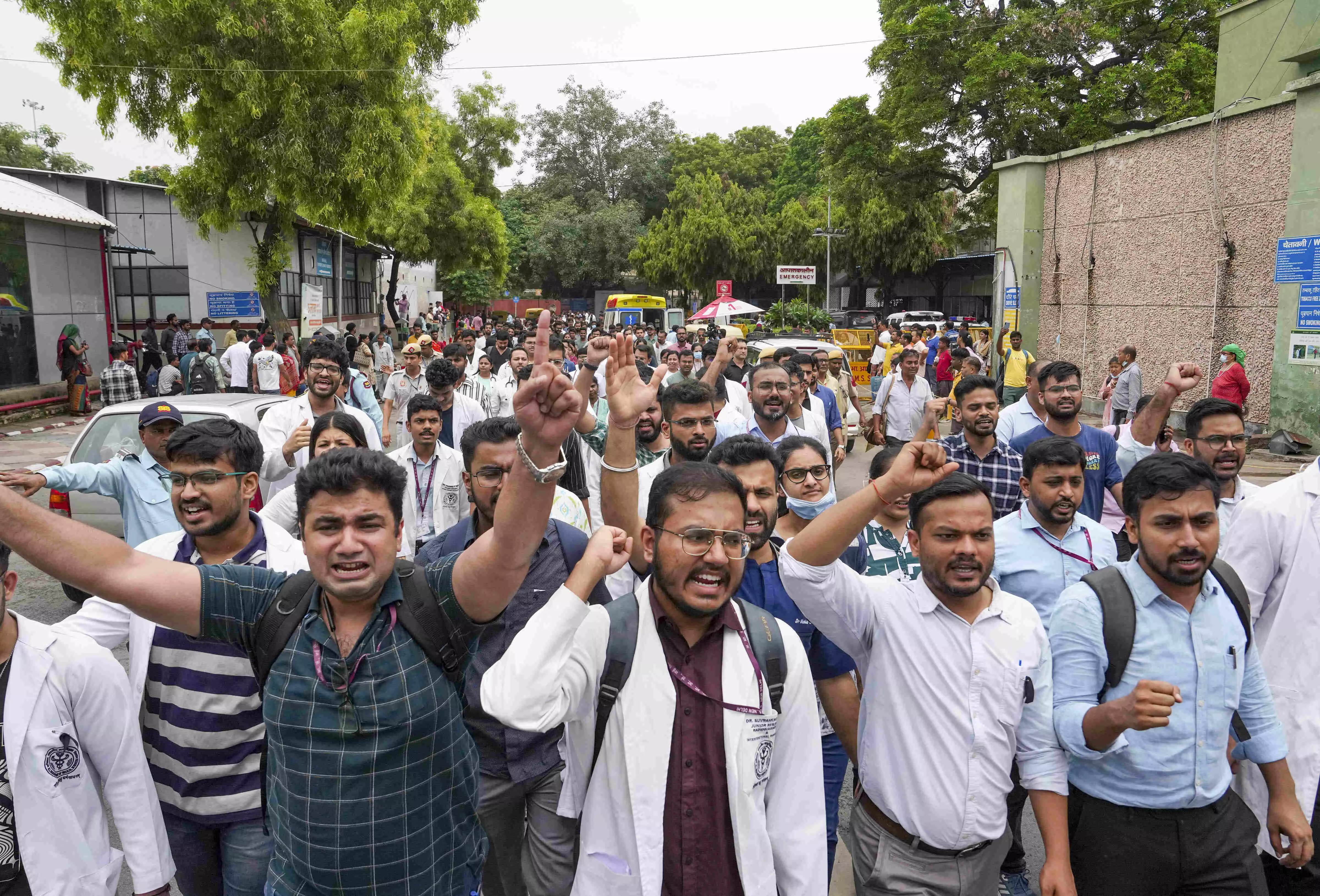 Kolkata medic murder: AIIMS, Safdarjung doctors to continue strike